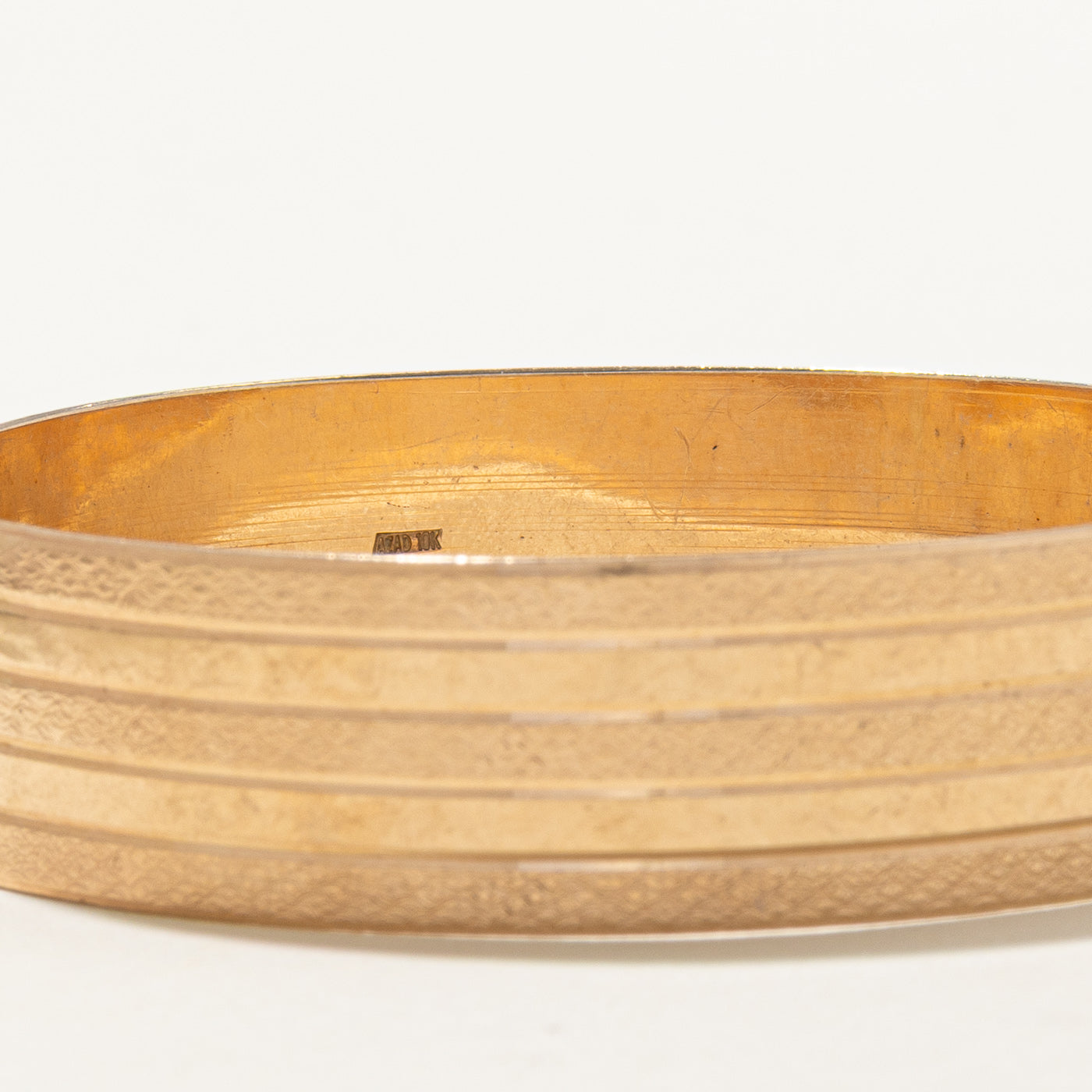 Bracelet jonc rainuré en or jaune 10 carats | 18 cm