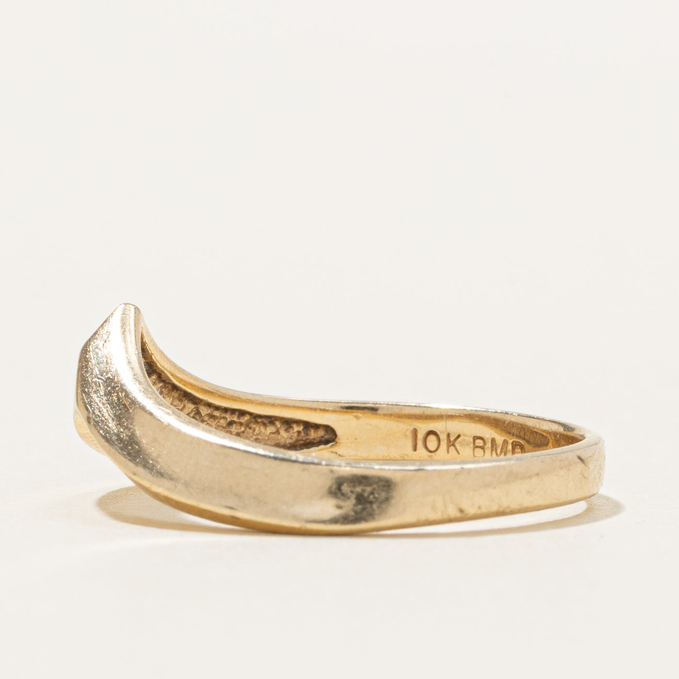 10K Diamond Edged Chevron Ring | SZ 6.75