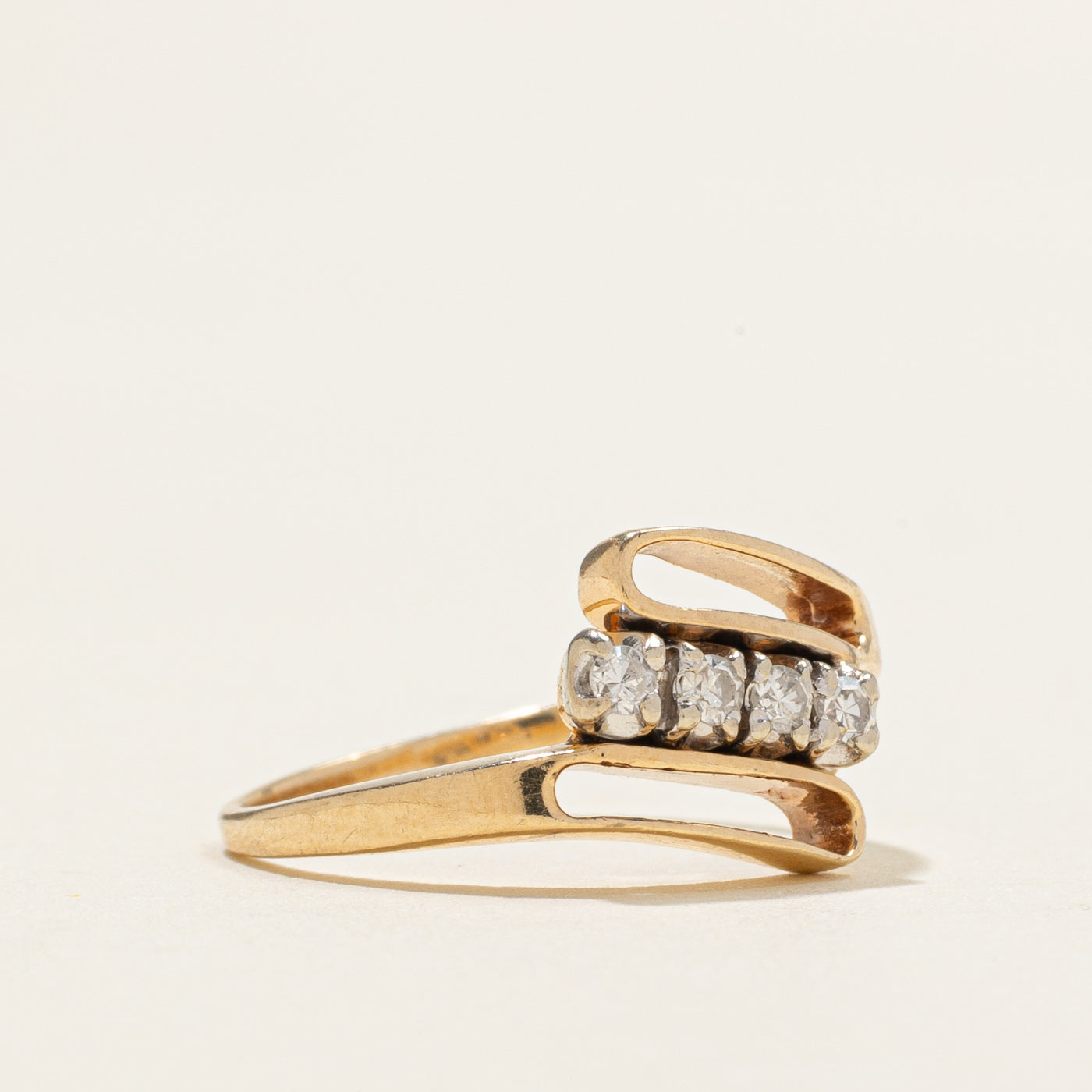 Bague ouverte à quatre diamants en or 10 carats | 0,06 ct | Taille 4,0