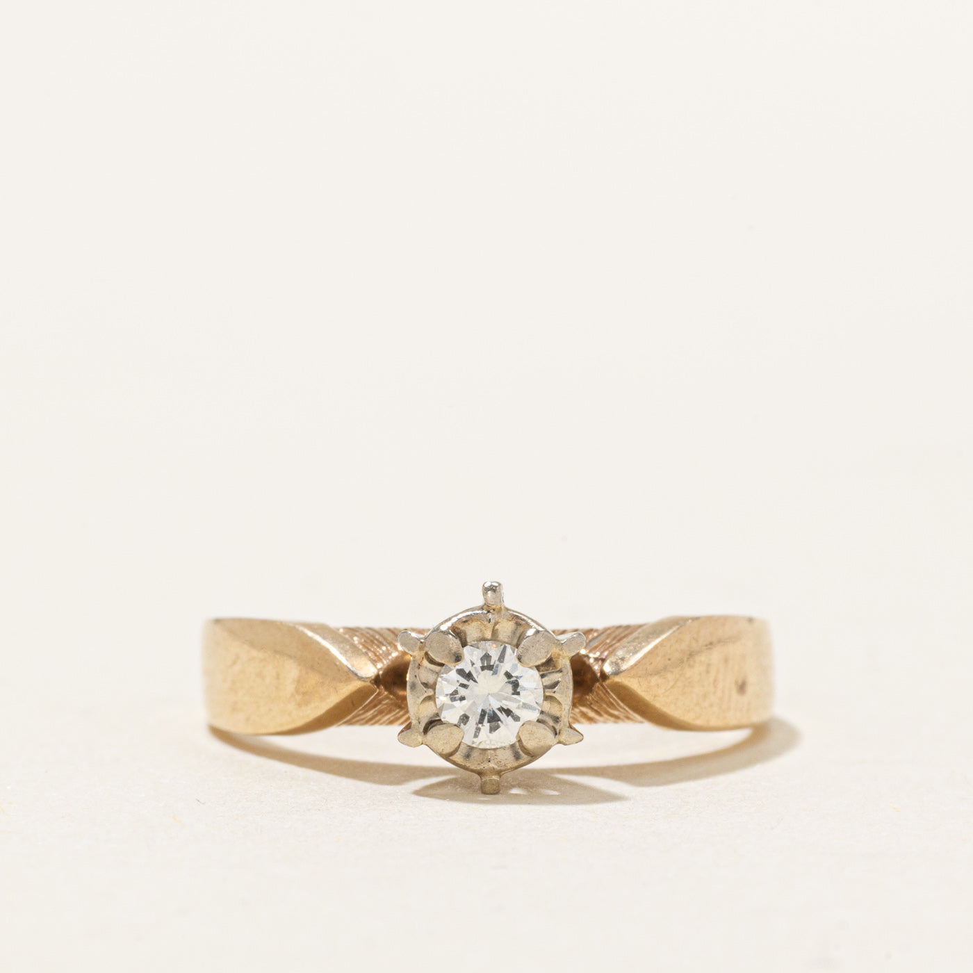 Bague conique inversée sertie de diamants illusion 14 carats | 0,12 ct | Taille 5,75