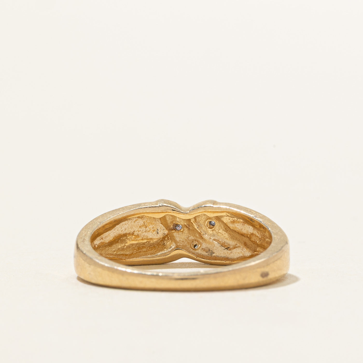 10K Diamond Textured Wave Band | SZ 5.25