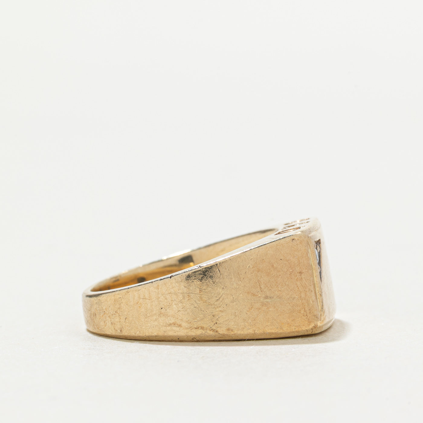 10k Corner Diamond Engraved Signet Ring | SZ 5