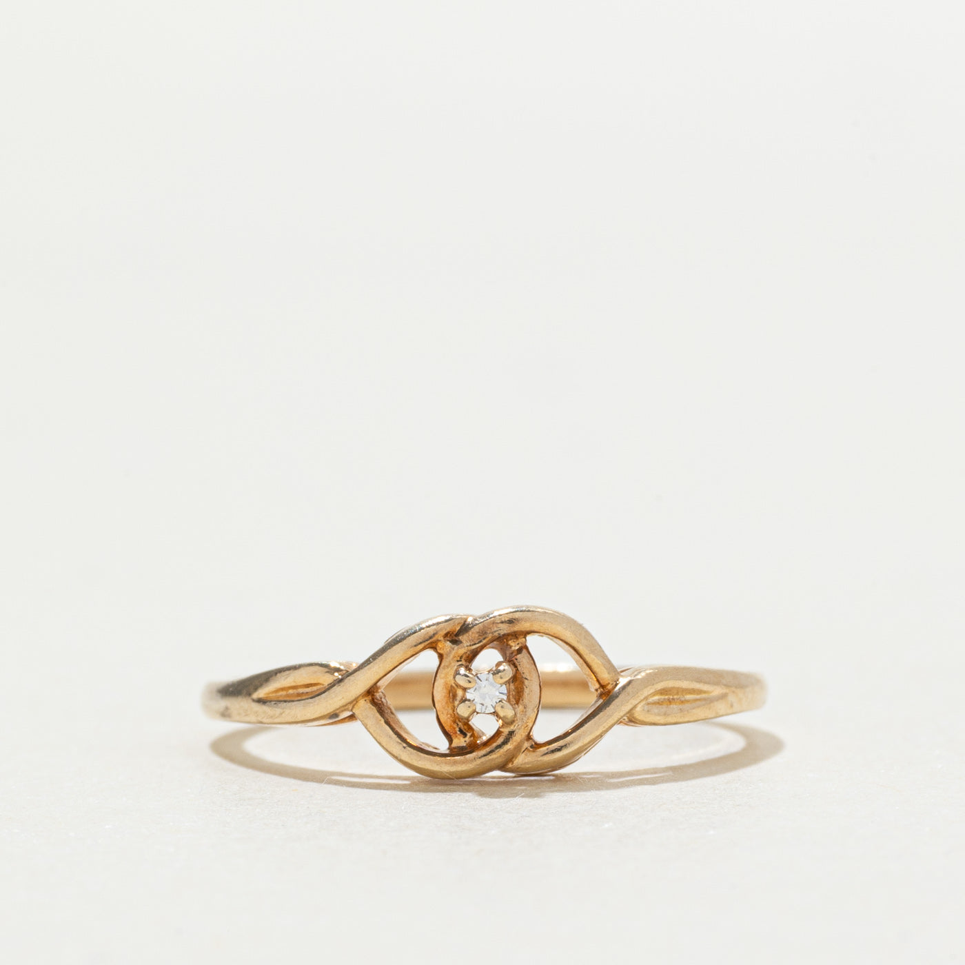 10k Diamond Looped Crossover Ring | SZ 6