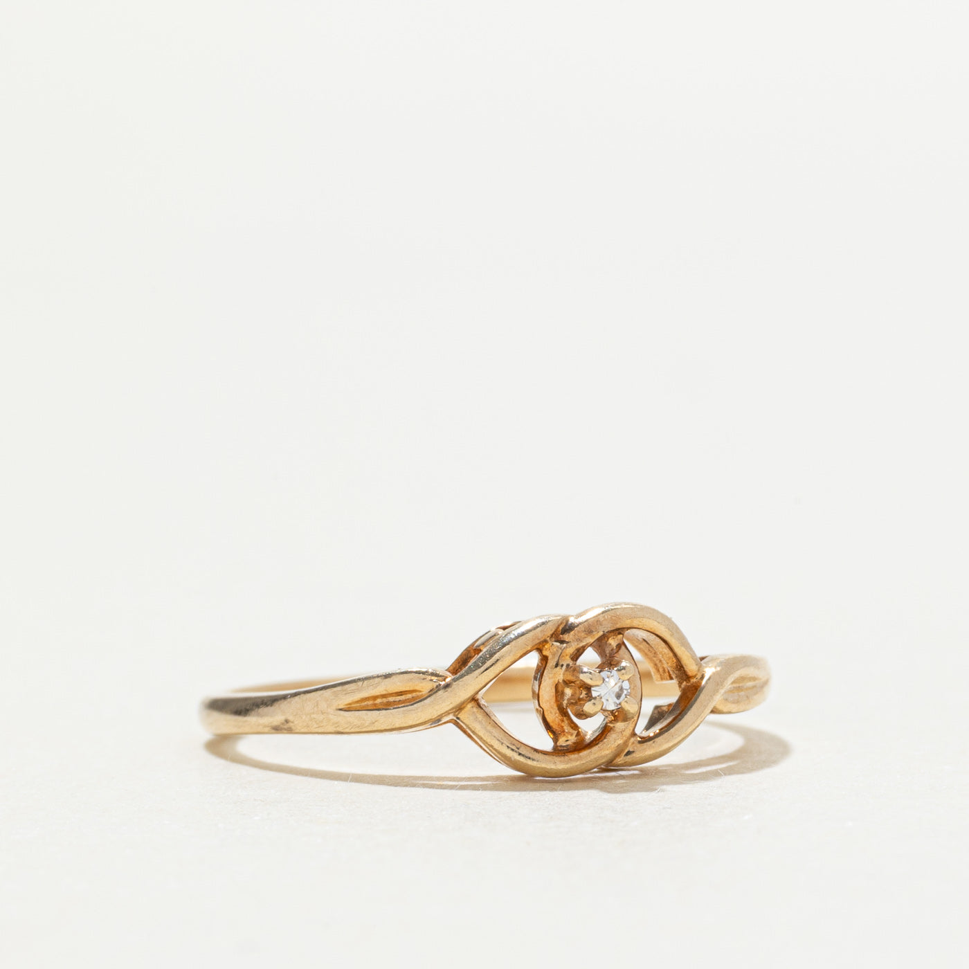 10k Diamond Looped Crossover Ring | SZ 6