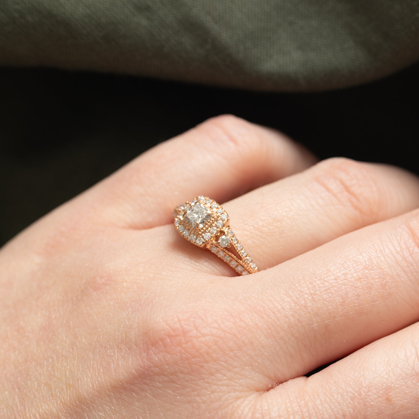 Bague halo en or 10 carats avec diamants taille princesse | 0,31 ct | Taille 8,75