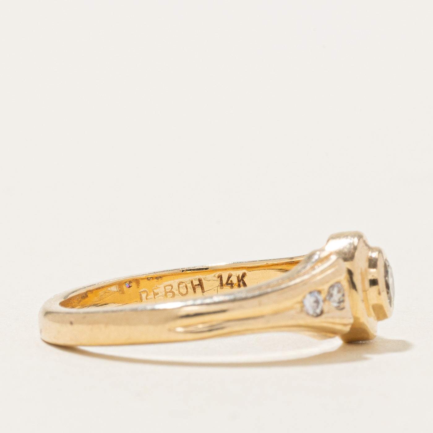 Bague à boucle rainurée en or 14 carats sertie de diamants | 0,14 ct | Taille 5,0