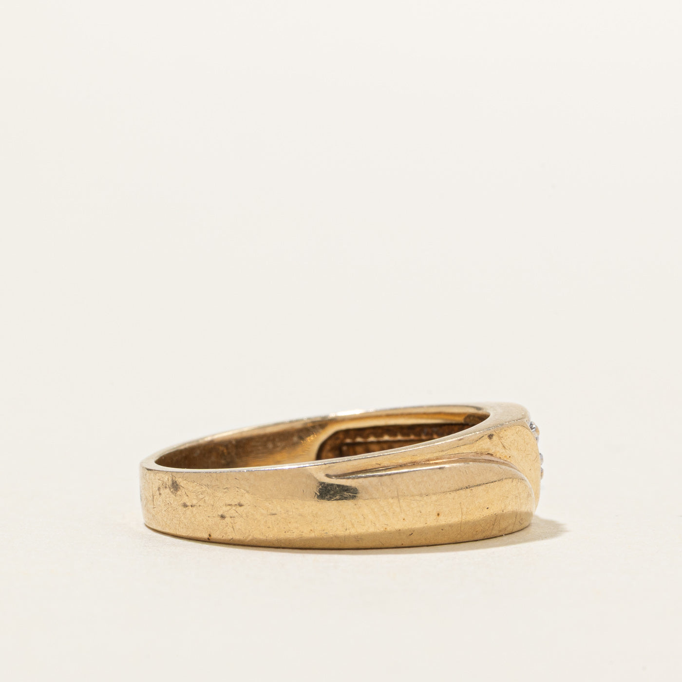 Alliance rainurée en or 10 carats sertie de diamants | Taille 7.0