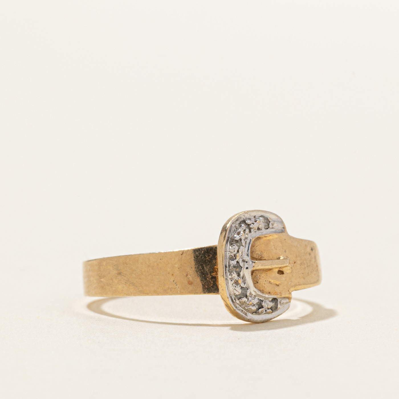 10K Diamond Textured Buckle Ring | SZ 6.0