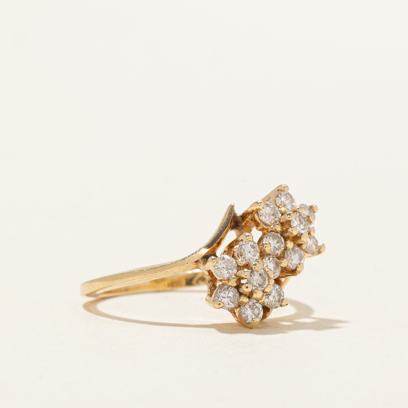 Bague sertie de diamants en or 14 carats, sertie de plusieurs pétales | 0,30 ct | Taille 5,5