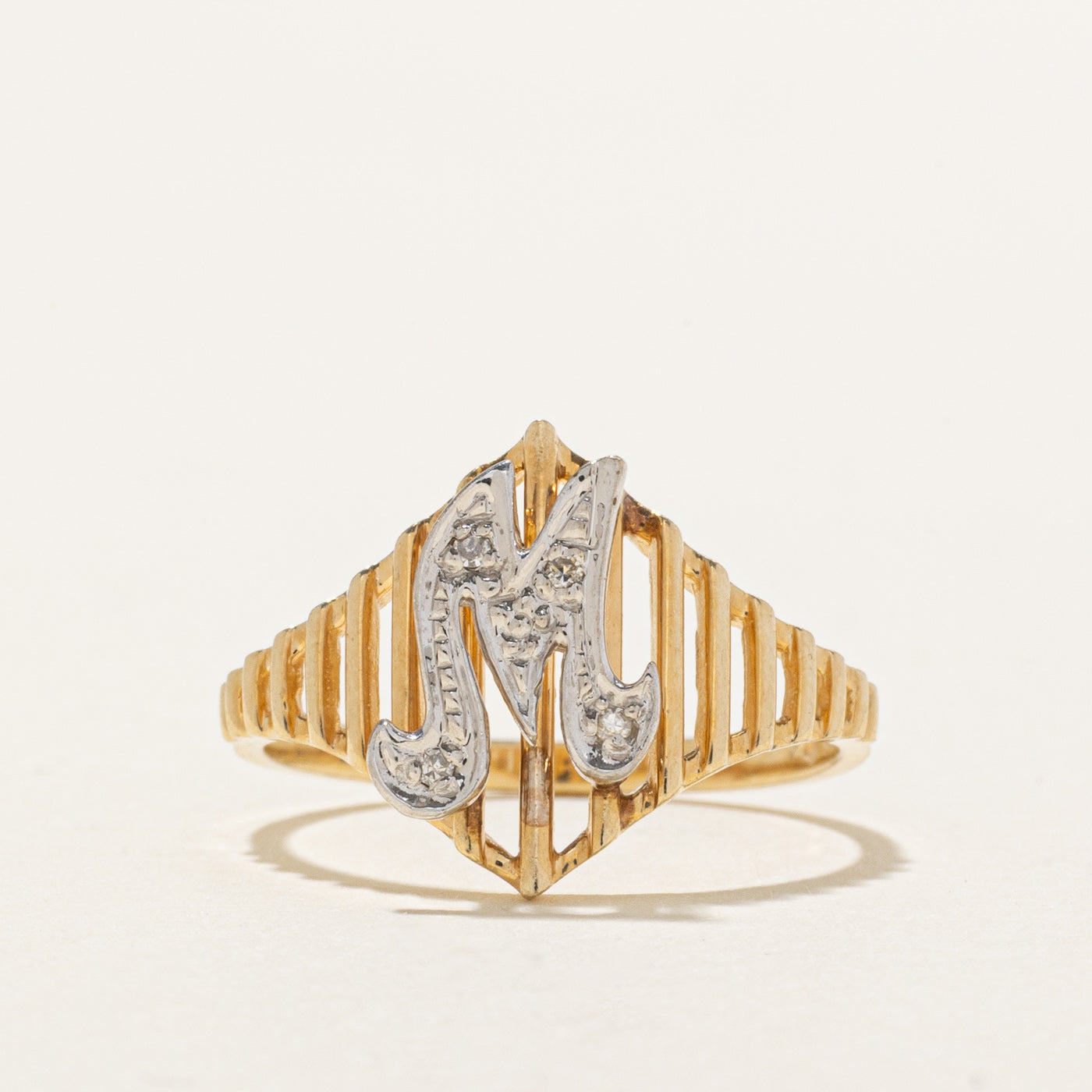 10K Diamond "M" Initial Fluted Tapered Ring | SZ 6.75