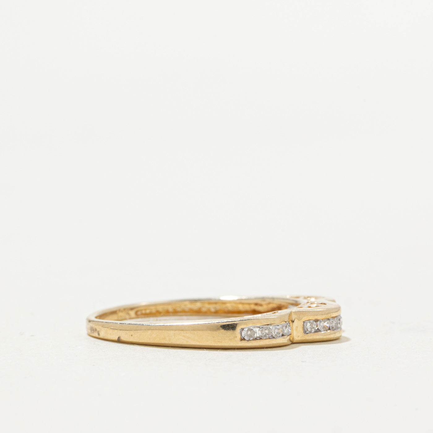 10k Channel Set Diamond Scalloped Band | SZ 7.25