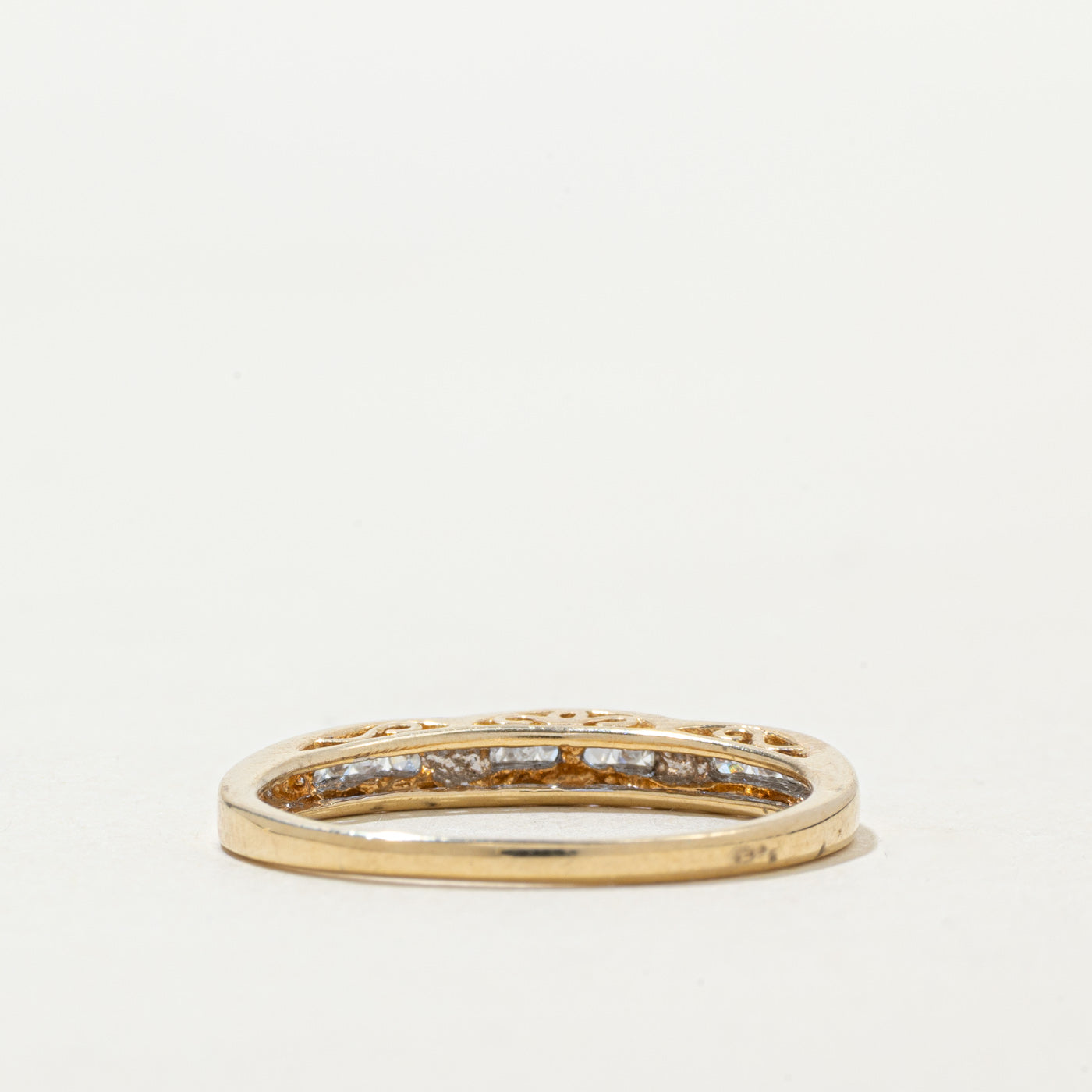 10k Channel Set Diamond Scalloped Band | SZ 7.25