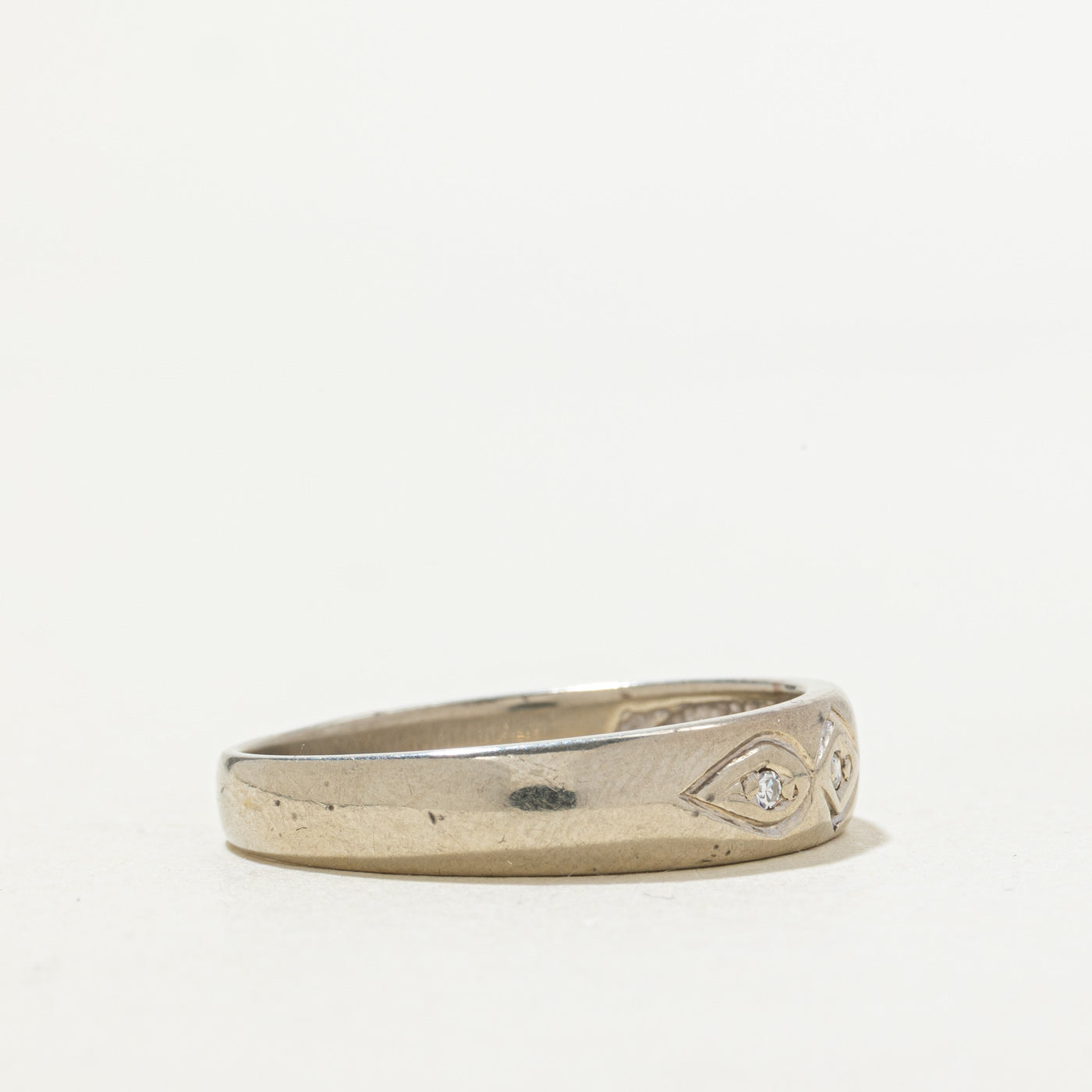 10k Three Stone Diamond Engraved Band | SZ 10.75