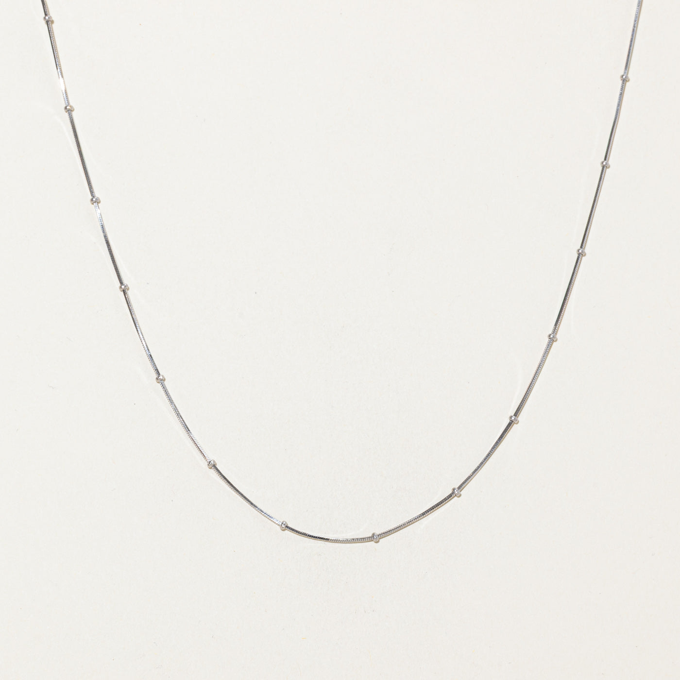 Chaîne satellite en or blanc 18 carats | 40,6 cm