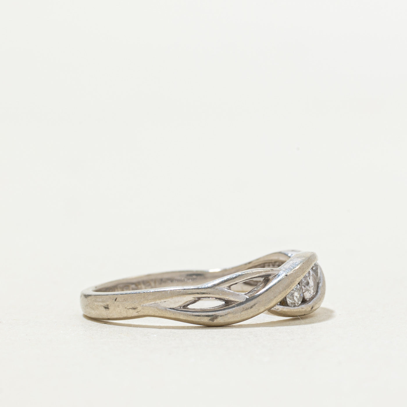 10k Diamond Twist Ring | 0.14ctw | SZ 6.5