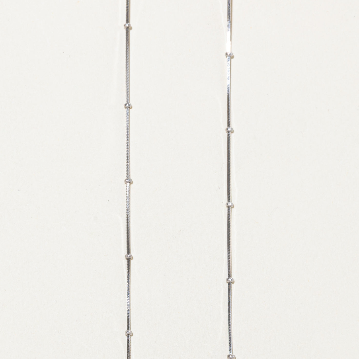 Chaîne satellite en or blanc 18 carats | 40,6 cm