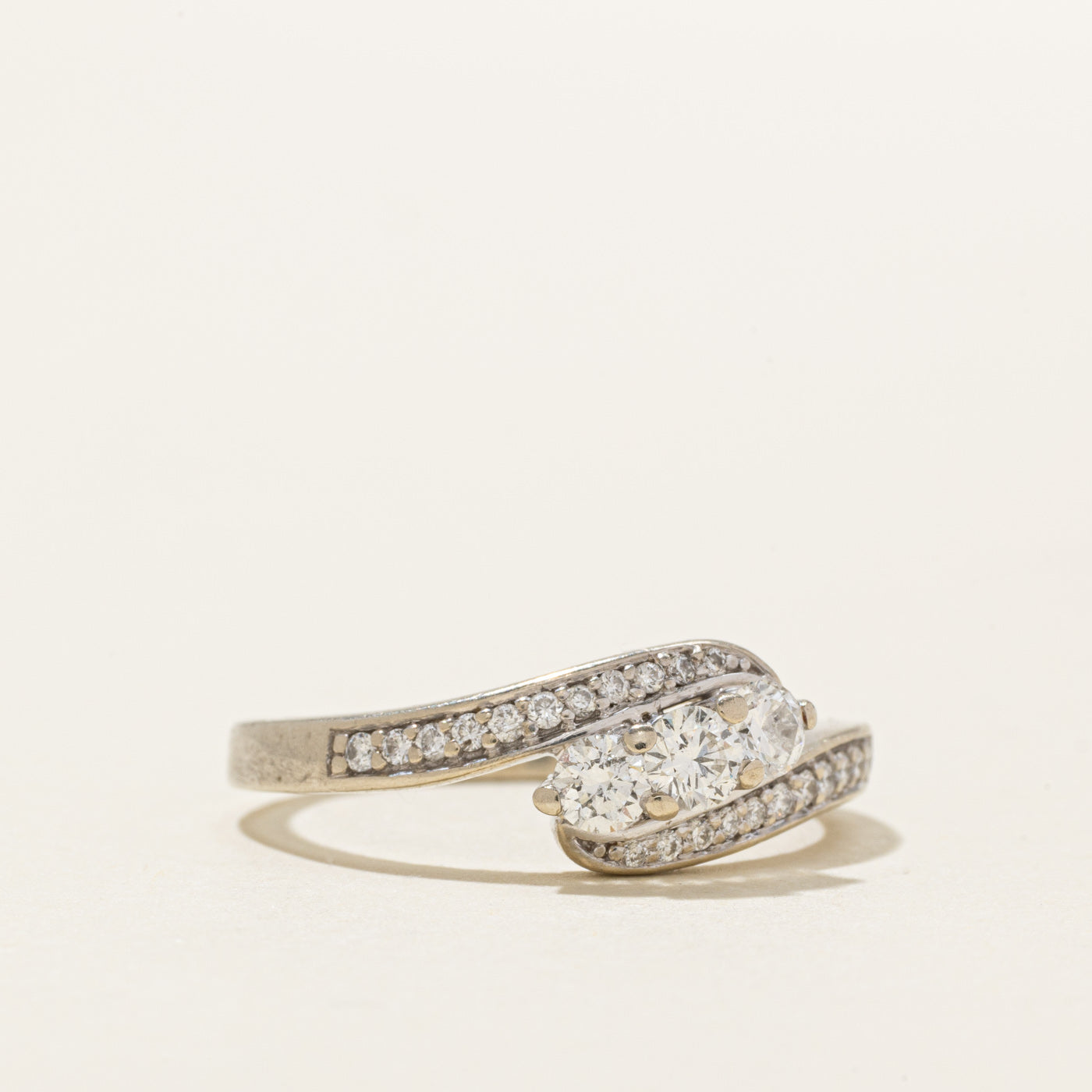 Bague Wave Bypass en or 14 carats sertie de diamants | 0,44 ct | Taille 8