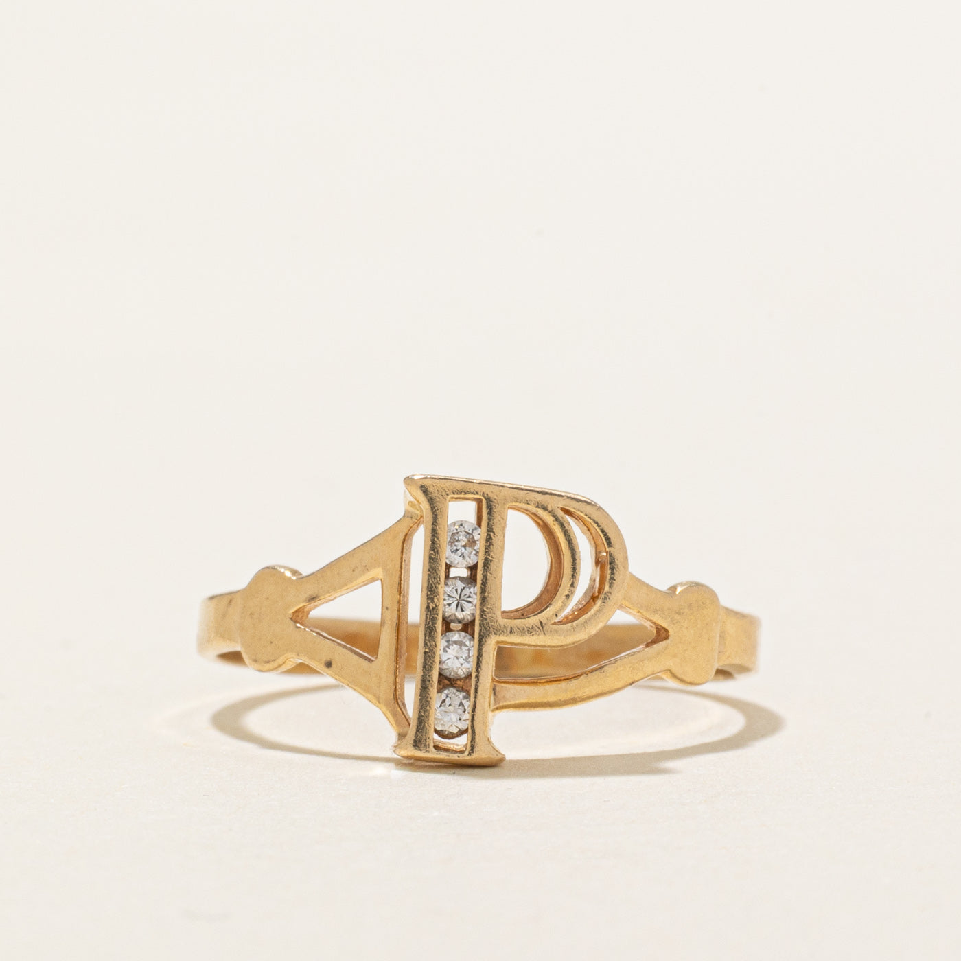 Bague initiale « P » en or jaune 14 carats et diamant | Taille 6,5