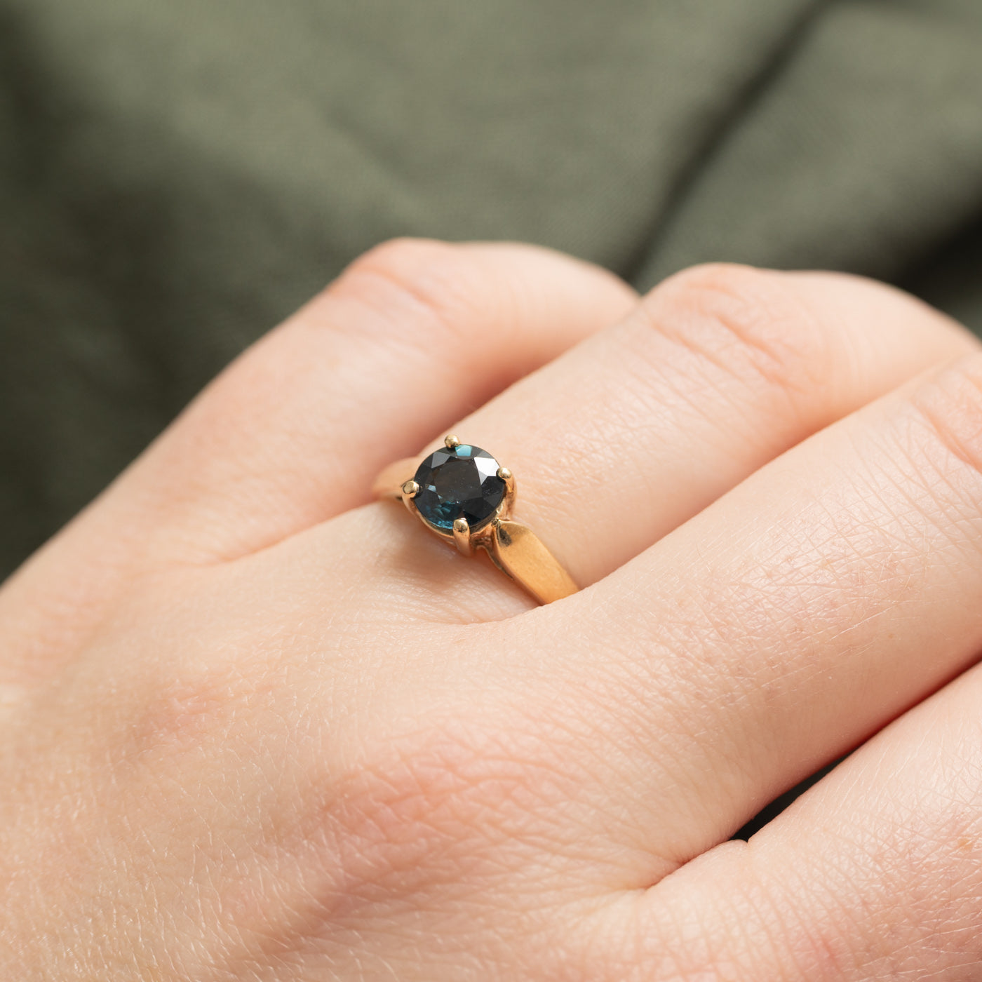 Bague solitaire en or 10 carats avec saphir rond taille brillant | 0,72 ct | Taille 6,0