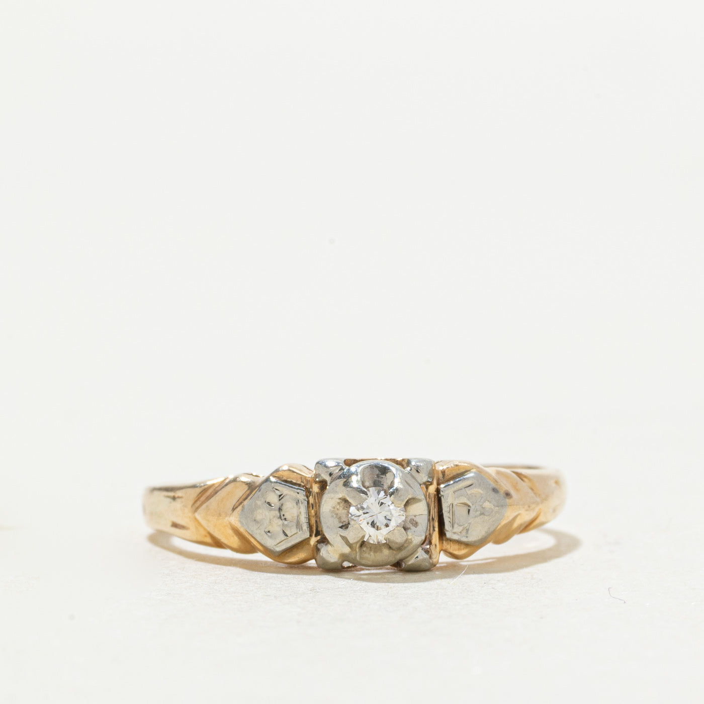 14k Illusion Set Diamond Textured Ring | SZ 6.75