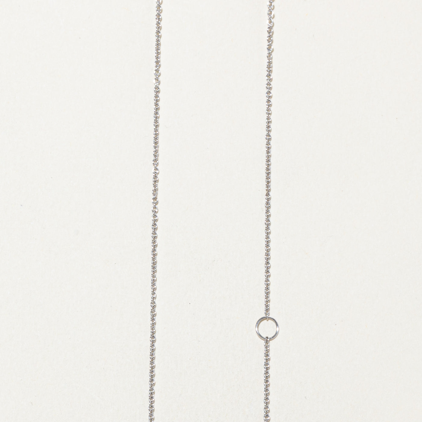 Collier pendentif cœur texturé en or blanc 18 carats « Birks » | 45,7 cm