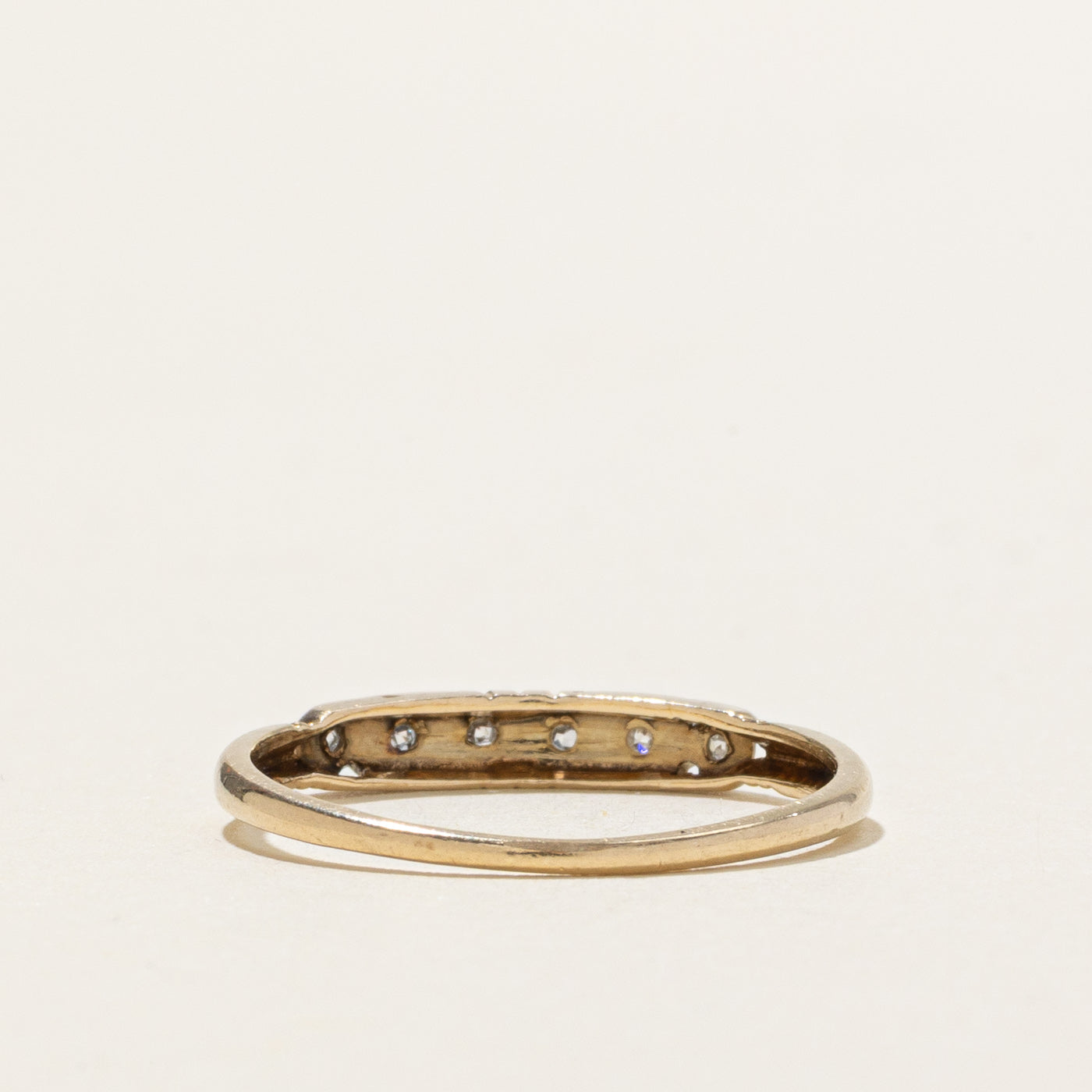 14K Six Stone Diamond Grooved Band | SZ 6.0