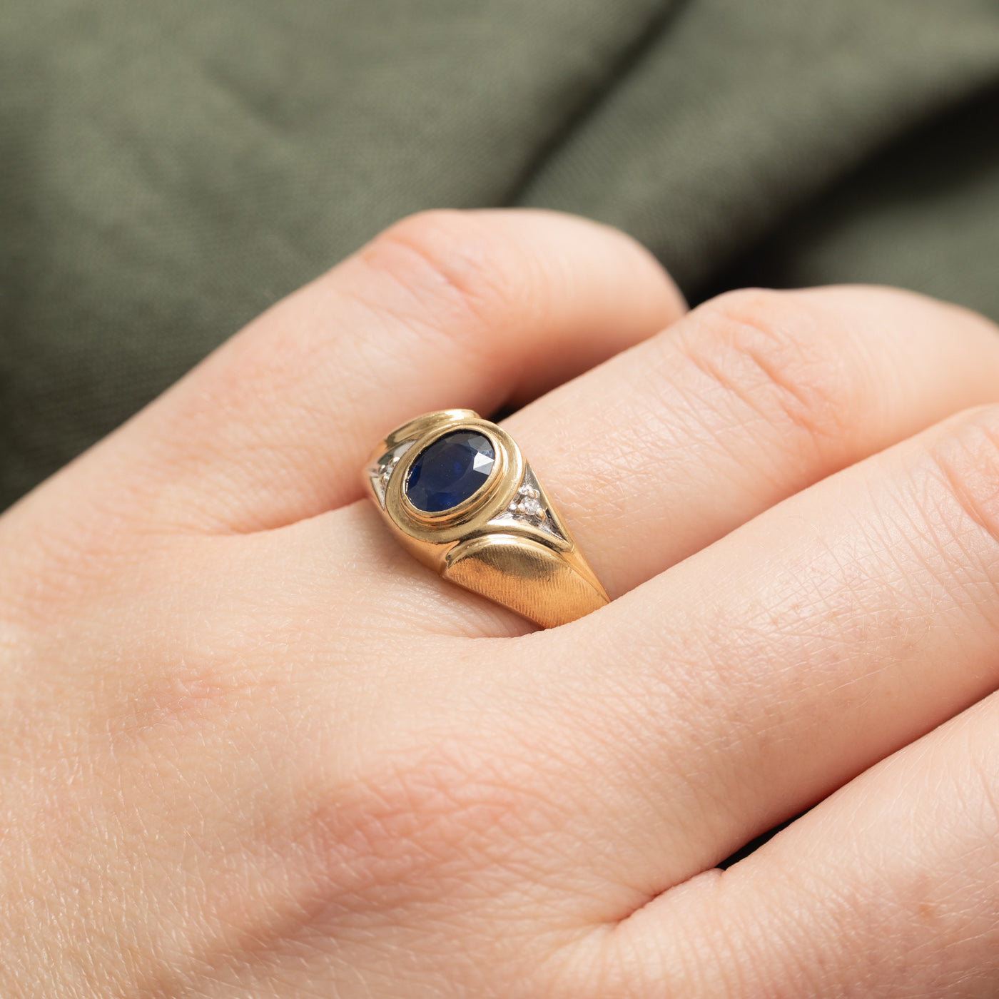 10K Bezel Set Sapphire & Diamond Grooved Ring | 1.02ct, 0.02ctw | SZ 8.25