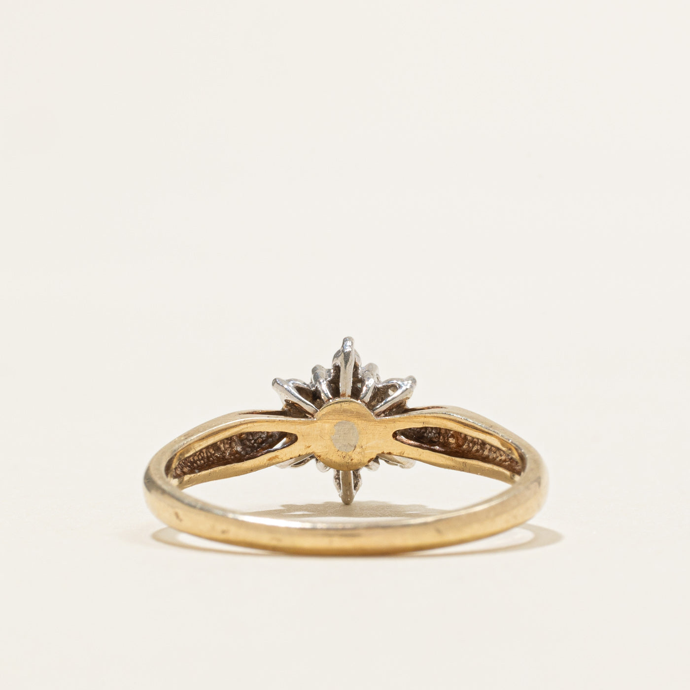 Bague en or 10 carats sertie de pétales de diamants | 0,07 ct | Taille 8,5