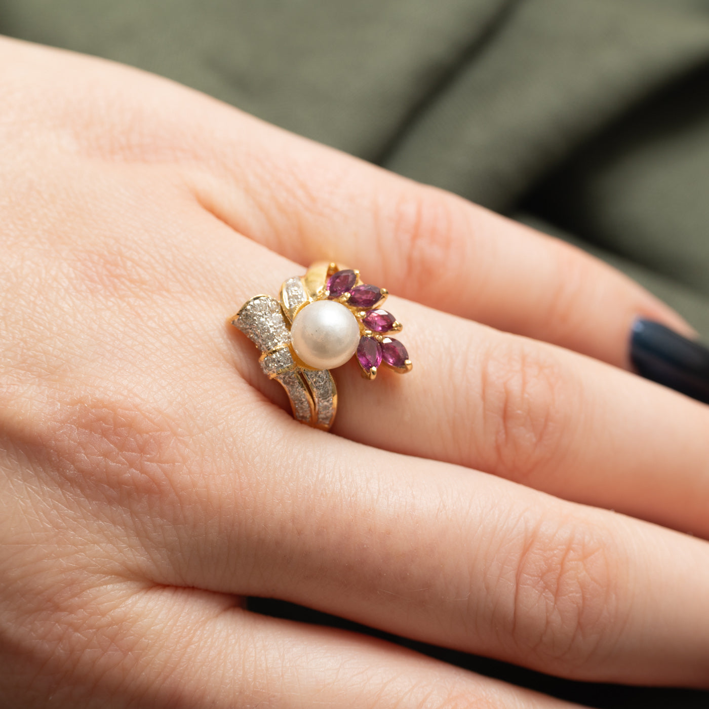 Bague cocktail florale en or 18 carats et pierres précieuses multiples | 0,24 ct, 0,60 ct au total | Taille 6,5