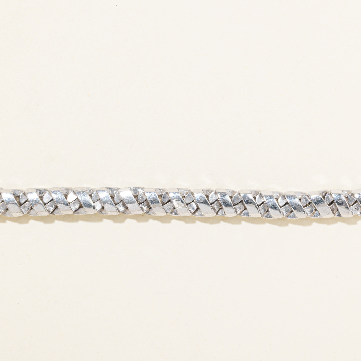 Bracelet en or blanc 10 carats à maillons tressés | 21,6 cm