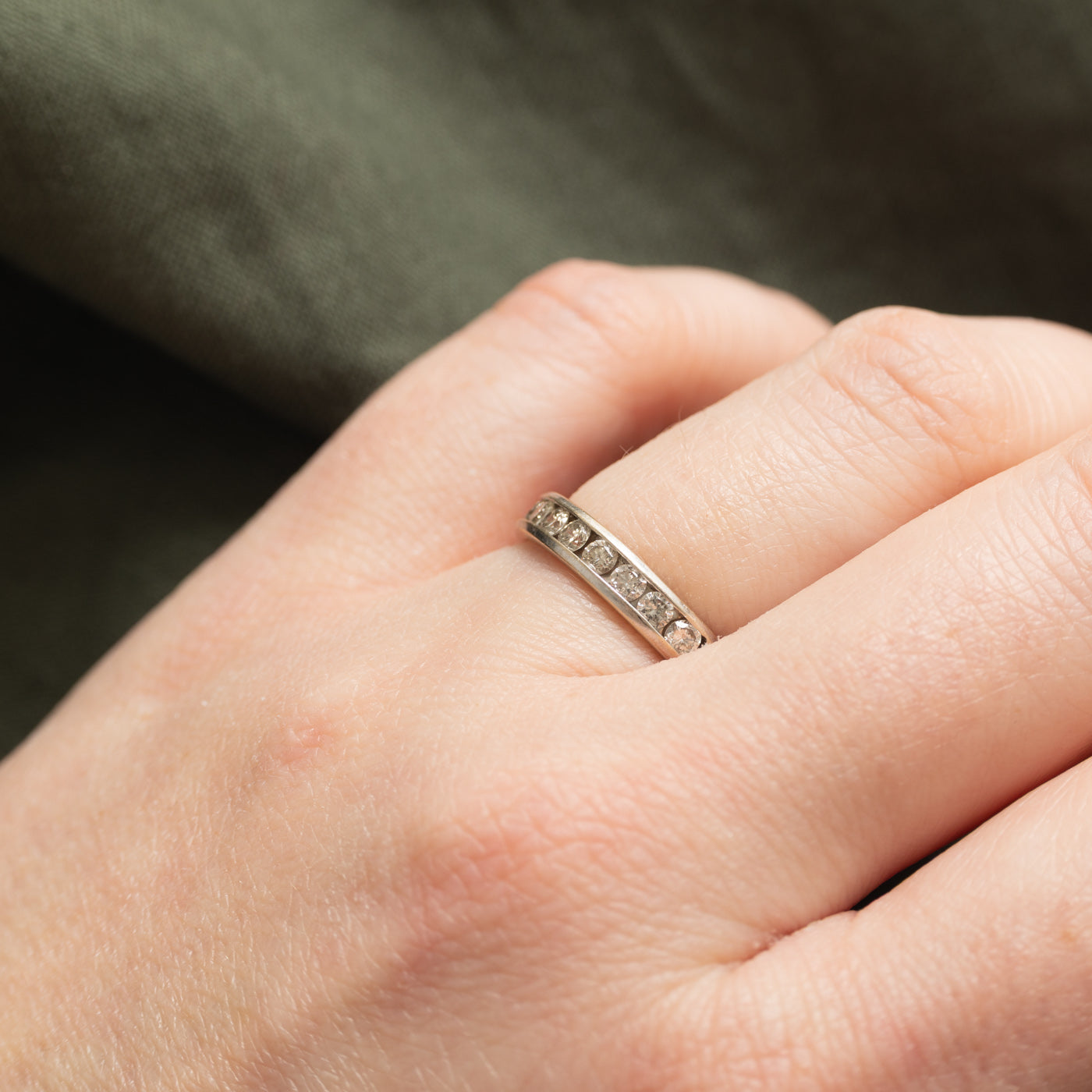 Alliance semi-éternité en or blanc 14 carats sertie de diamants | 0,50 ct au total | Taille 5,0