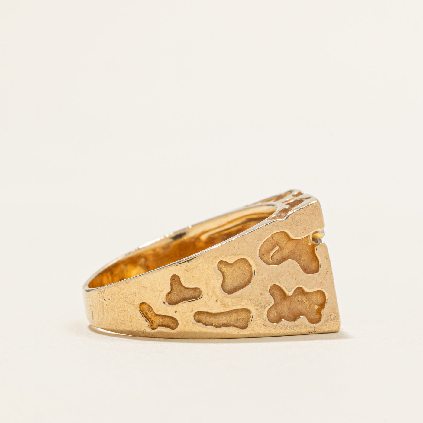 Bague chevalière texturée en or 10 carats sertie de diamants | 0,13 ct au total | Taille 9,0