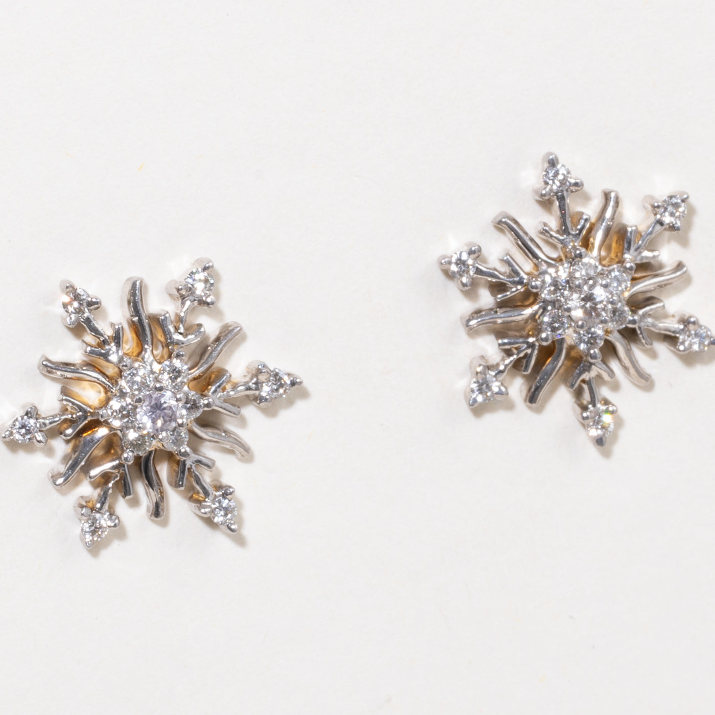 ***Boucles d'oreilles en or 18 carats 4293-69