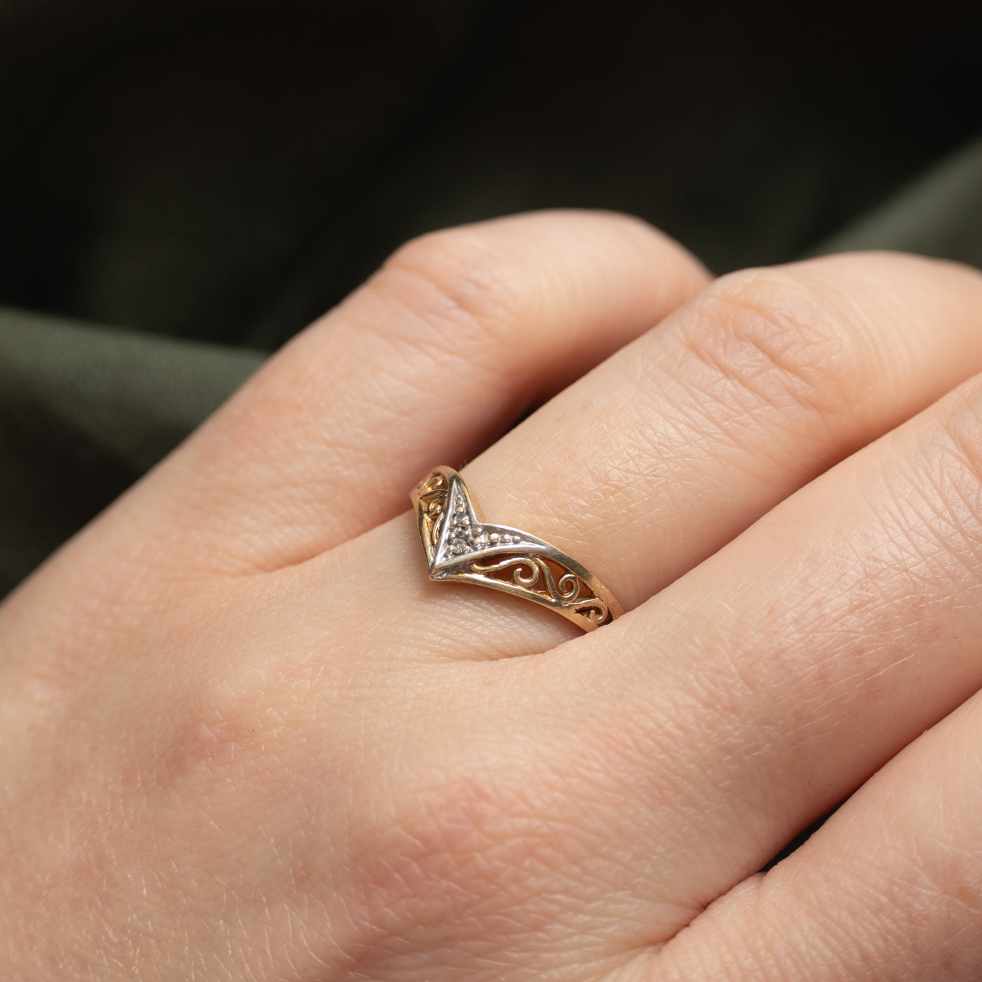 10k Diamond Scrollwork Chevron Ring | SZ 7.25