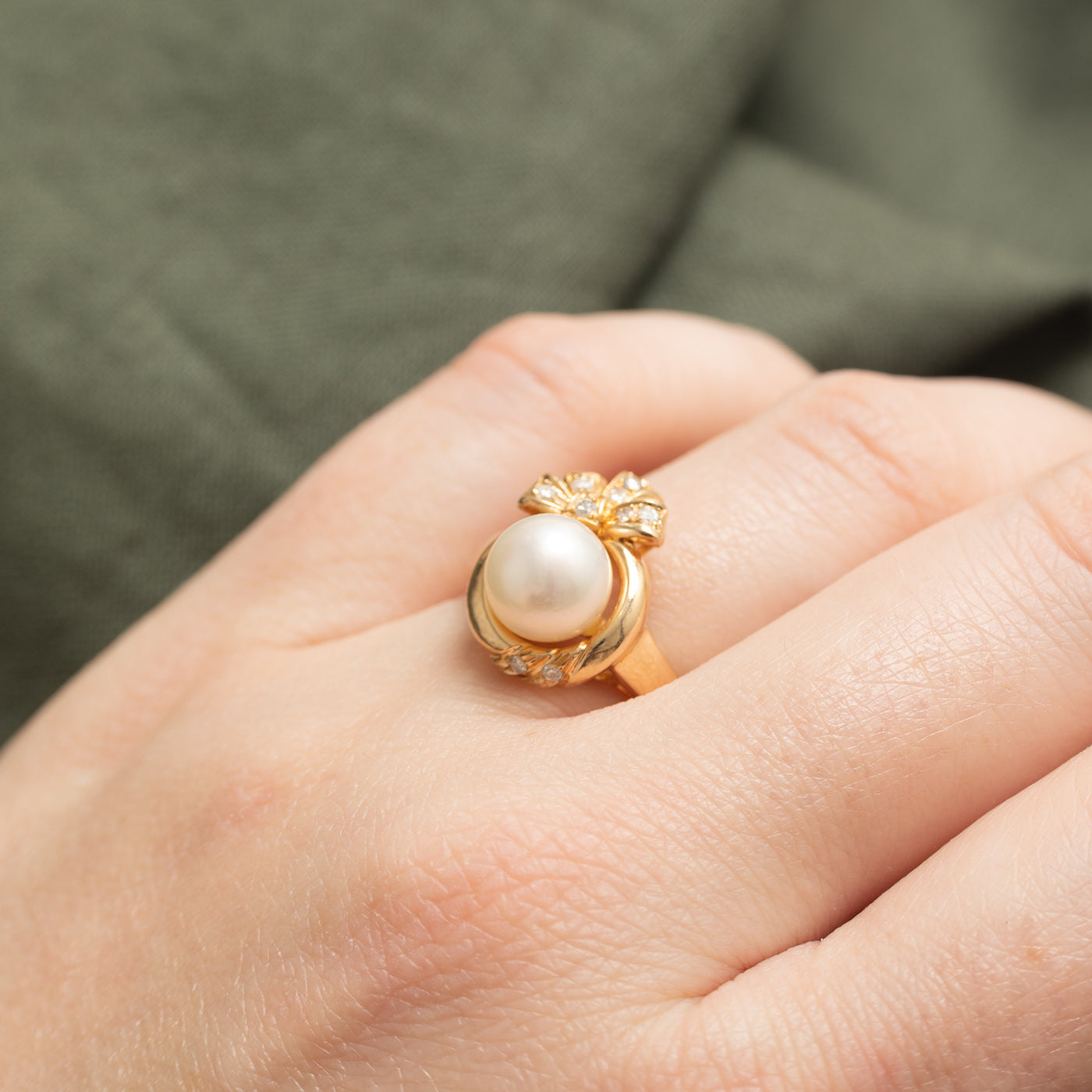 Bague nœud en or 14 carats, perles et diamants | 0,10 ct | Taille 6,5