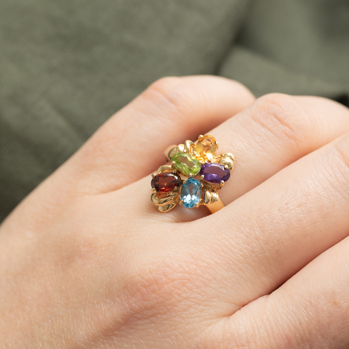 Bague cocktail ornée de plusieurs pierres précieuses en or 14 carats | 2,50 ct au total | Taille 7