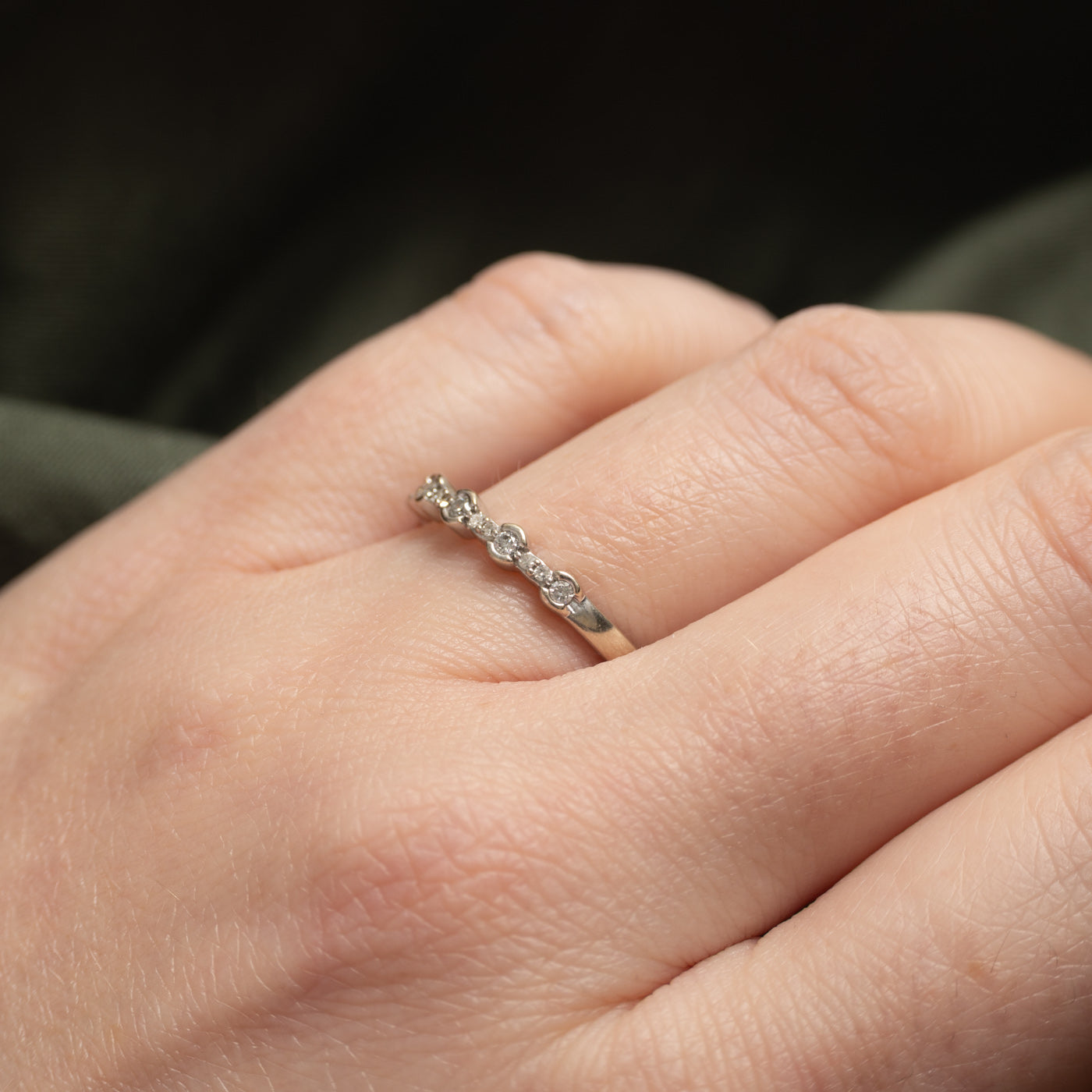 10k Semi Eternity Diamond Scalloped Band | SZ 7.5