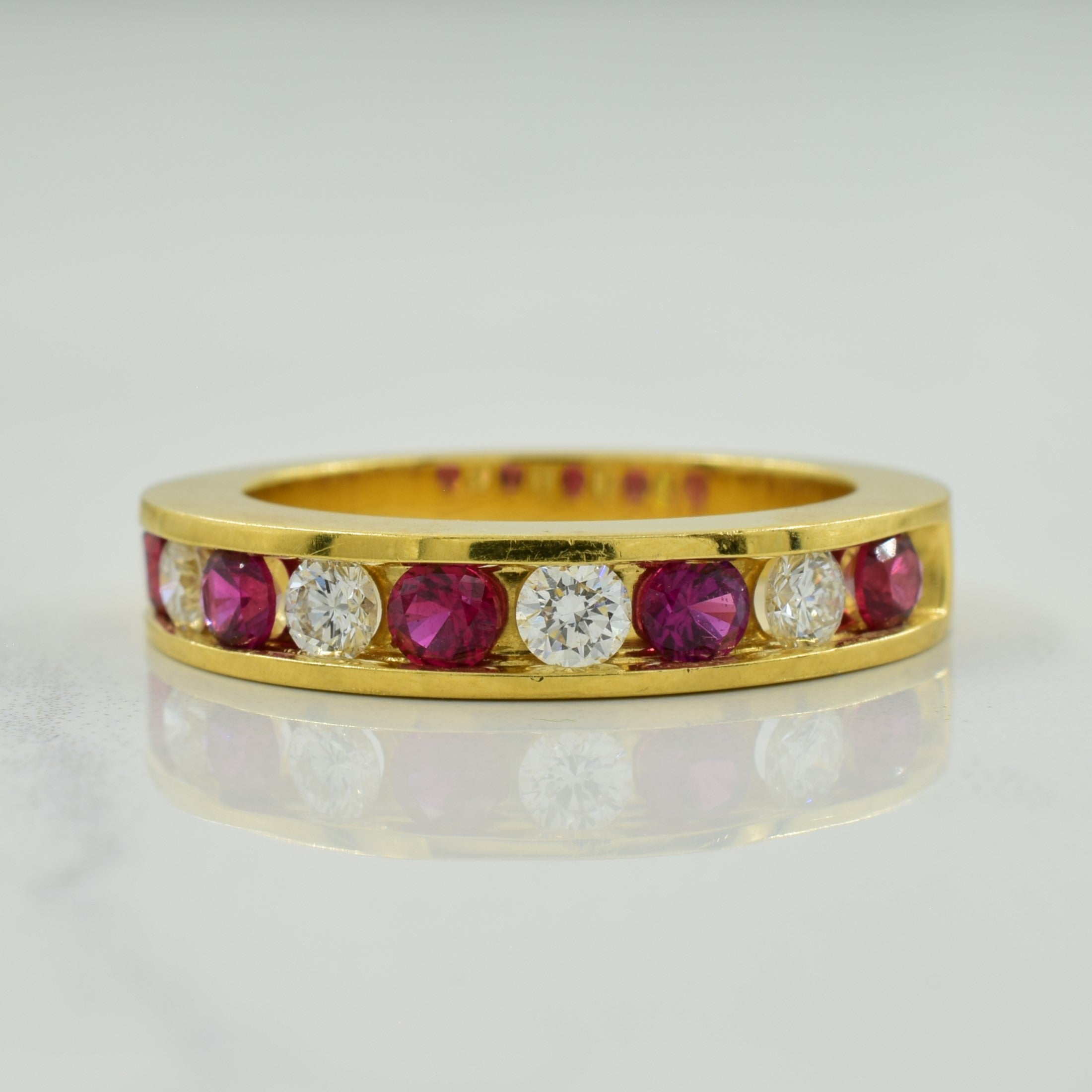 Alliance semi-éternité « Birks » en rubis et diamants | 0,50 ct, 0,32 ct | Taille 6,5 |