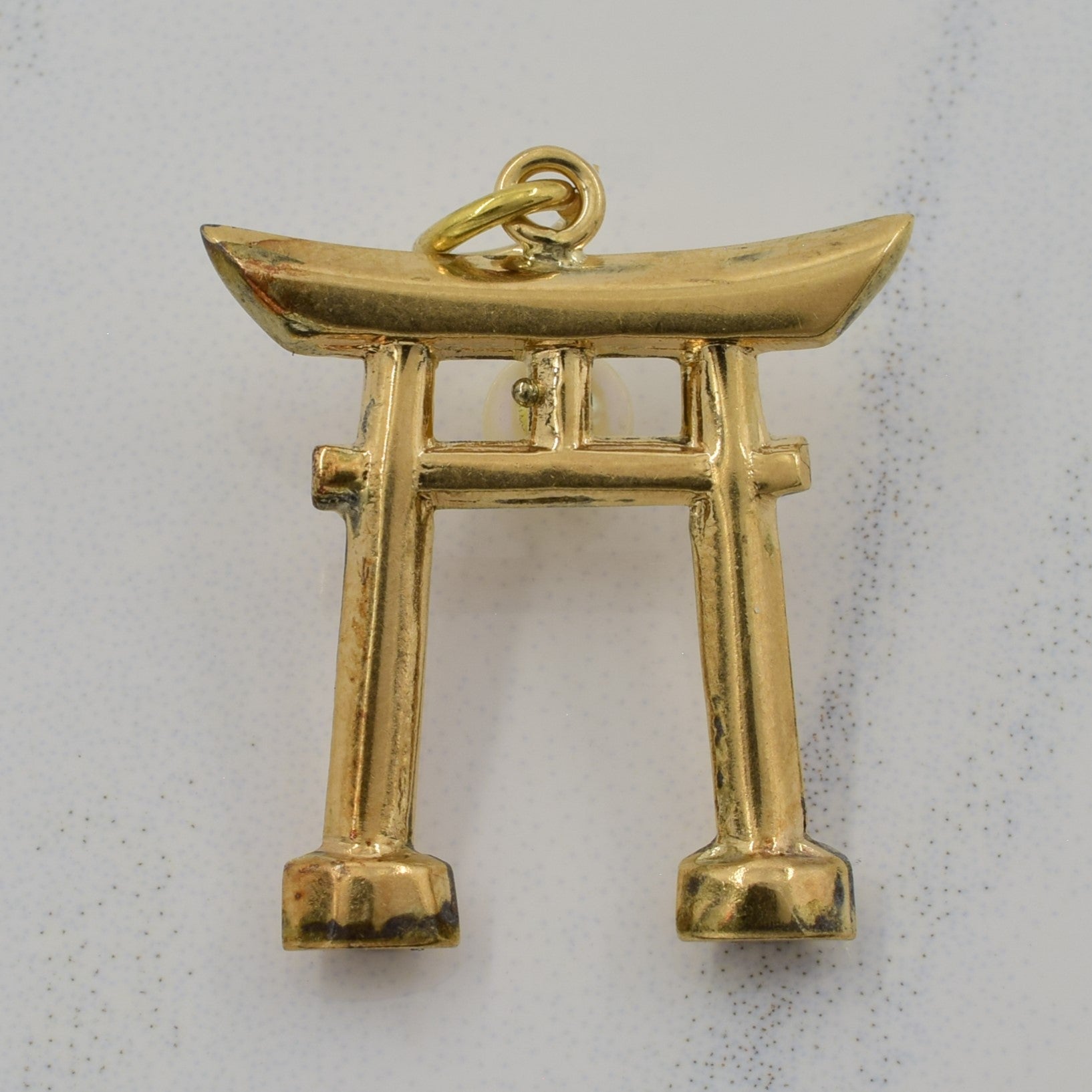 Torii Gate Pearl Charm | 0.32ct |