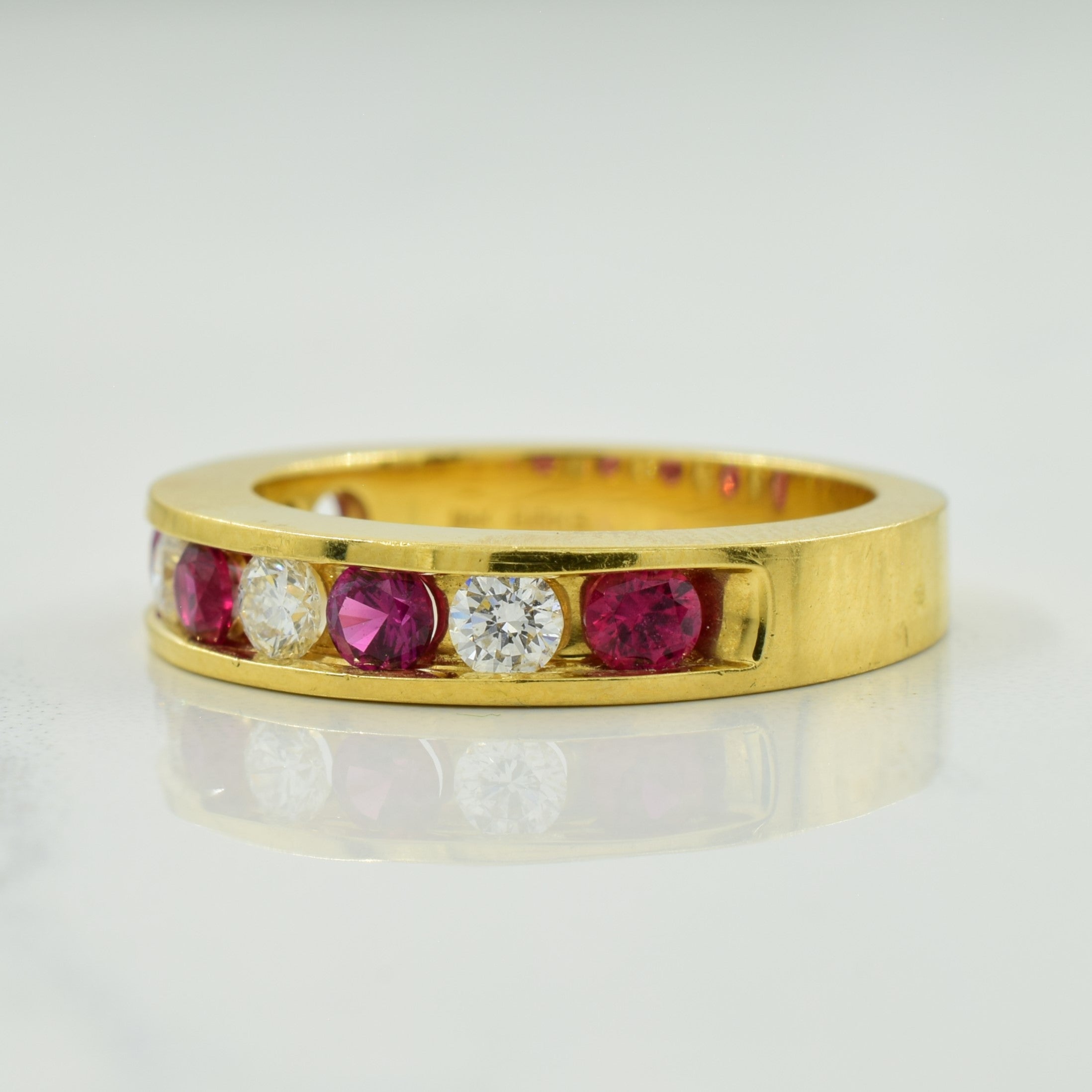 Alliance semi-éternité « Birks » en rubis et diamants | 0,50 ct, 0,32 ct | Taille 6,5 |