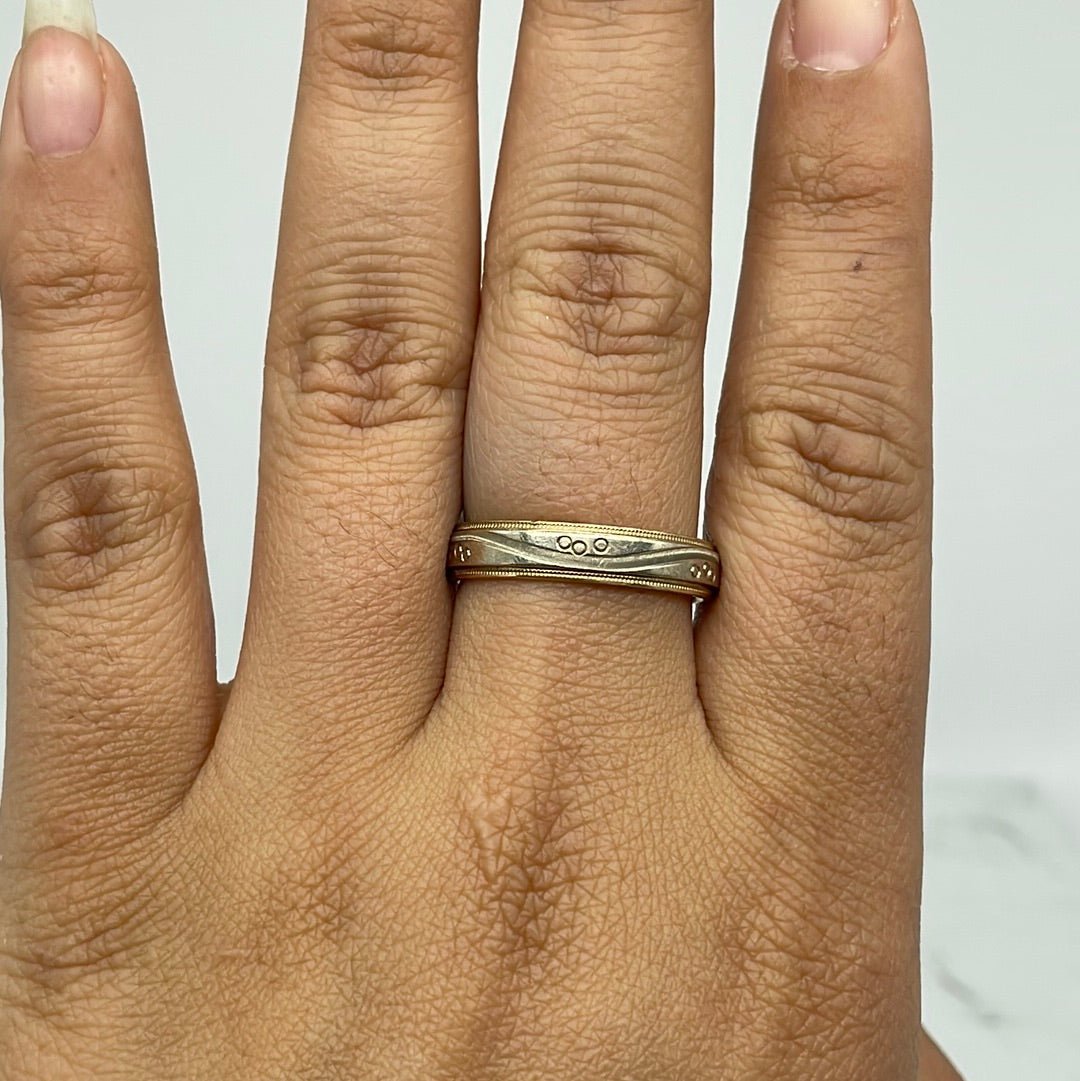 10k Two Tone Patterned Band | SZ 10.75 | - 100 Ways