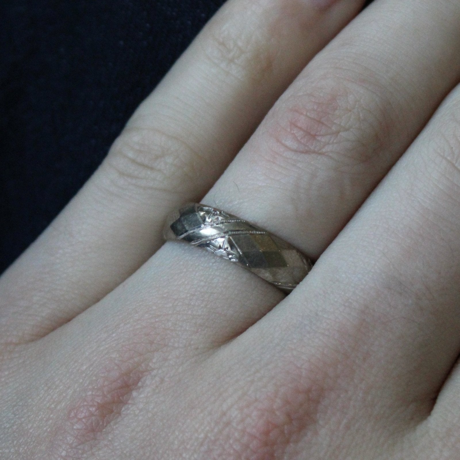 10k White Gold Textured Ring | SZ 9.5 | - 100 Ways