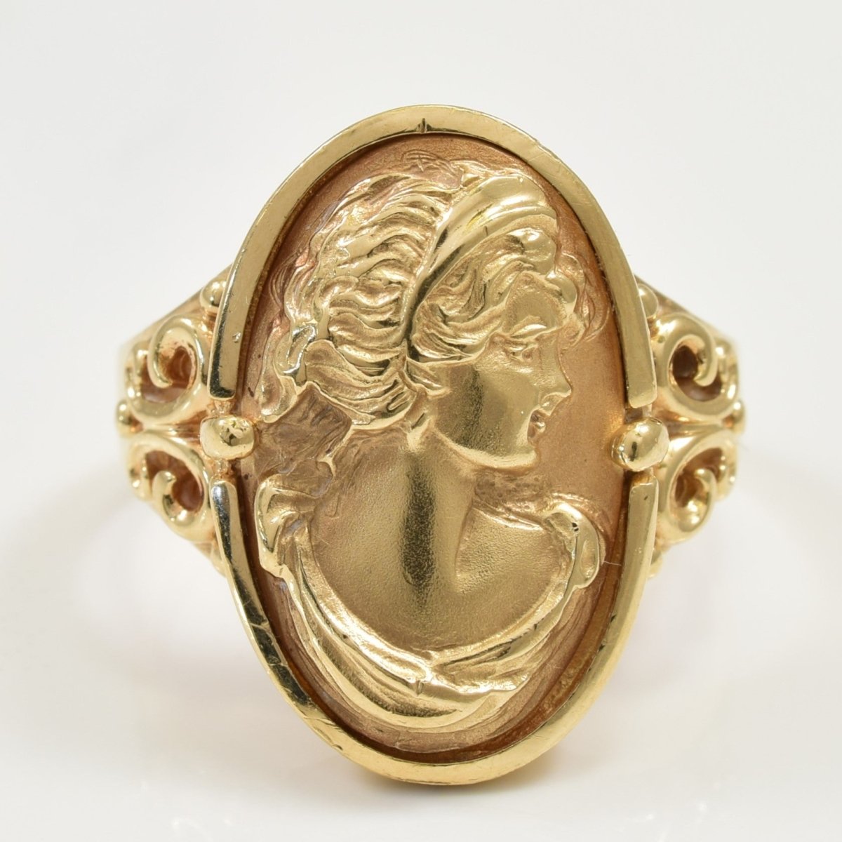 Vintage Cameo Ring - Retro 10k Yellow Gold Carved Oval Shell  10k Gold Victorian Carved Cameo Ring main image 2