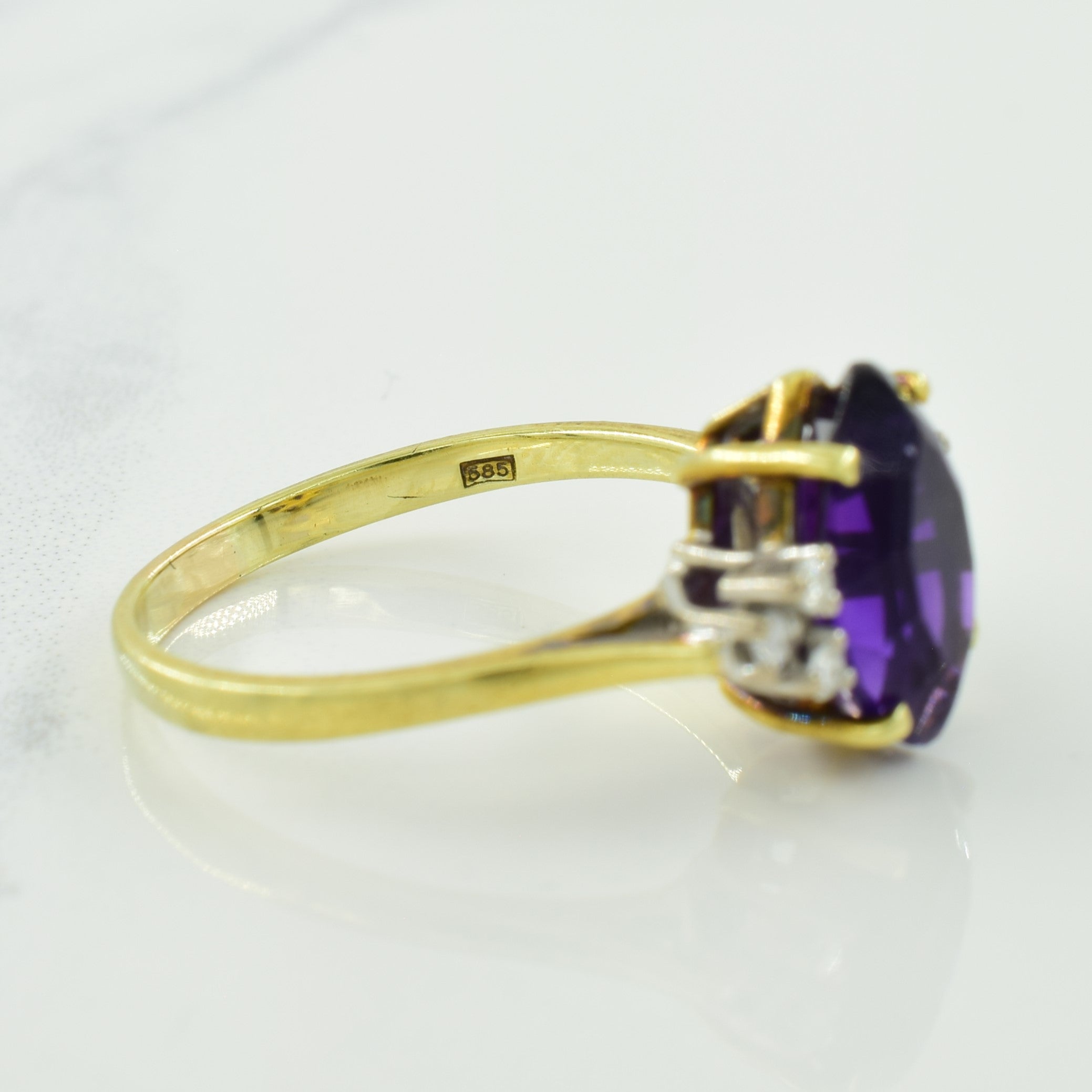 Amethyst & Diamond Ring | 2.00ct, 0.12ctw | SZ 8 |