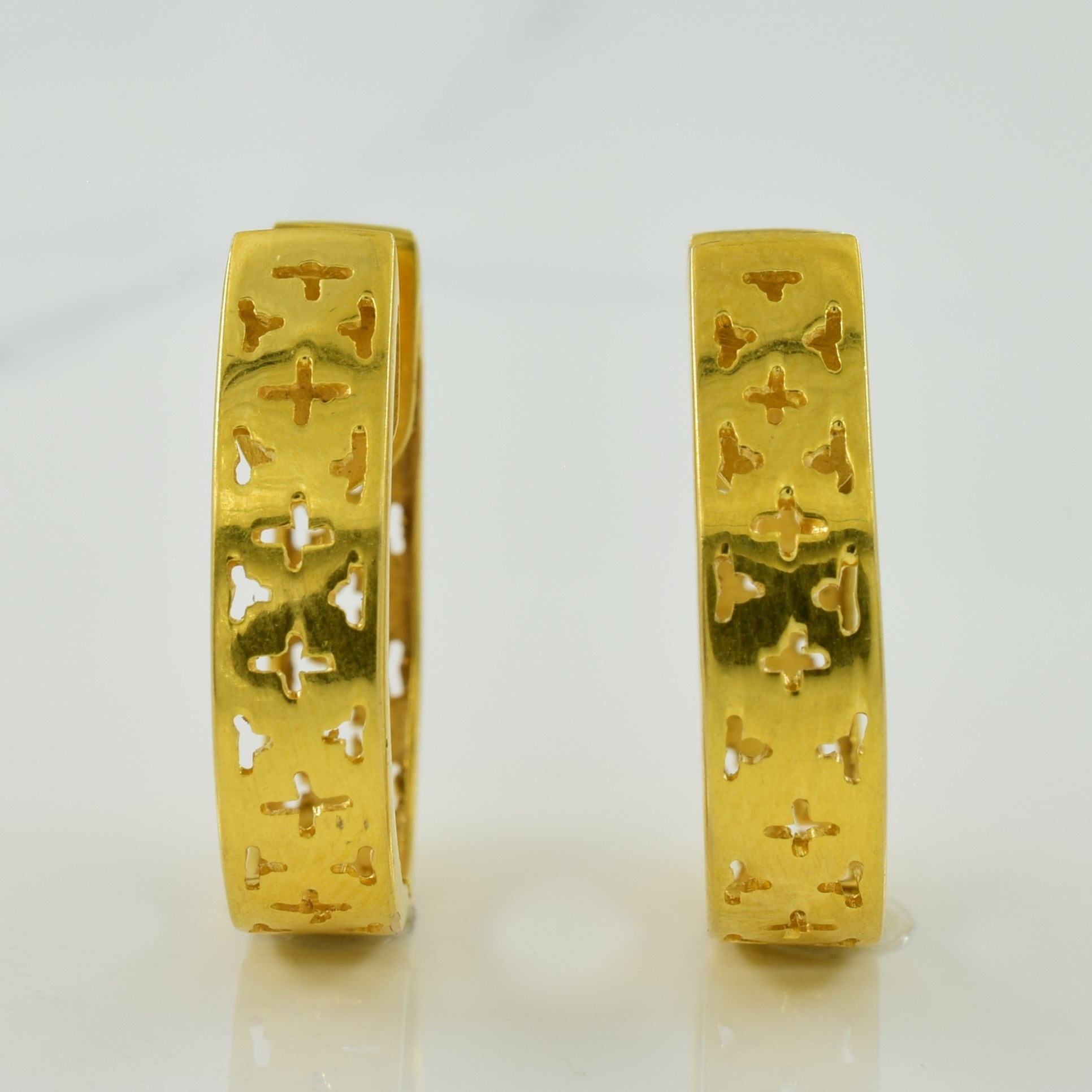 14k Yellow Gold Huggie Earrings |