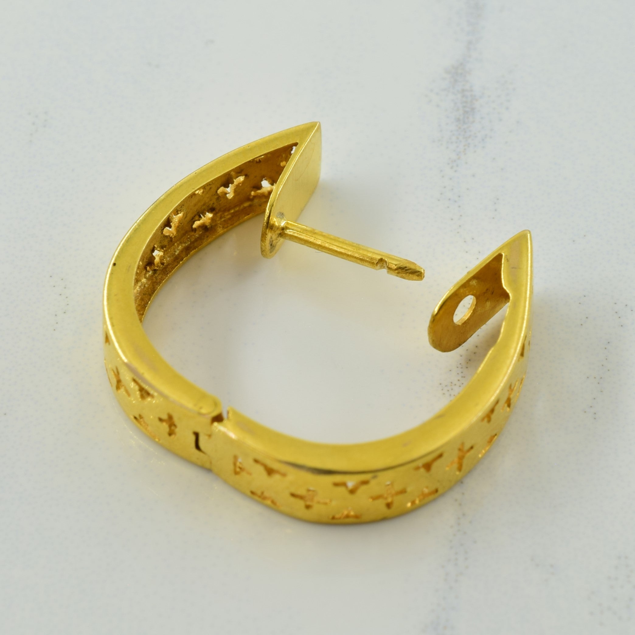 14k Yellow Gold Huggie Earrings |