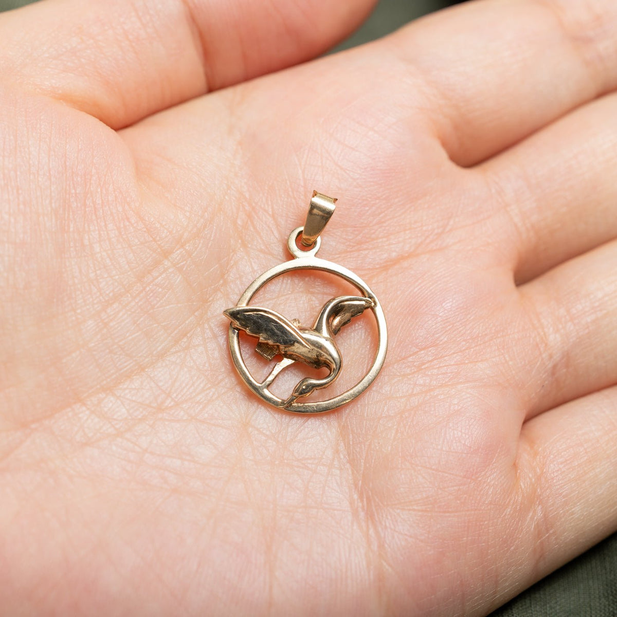 10k Yellow Gold Openwork Hummingbird Circle Pendant