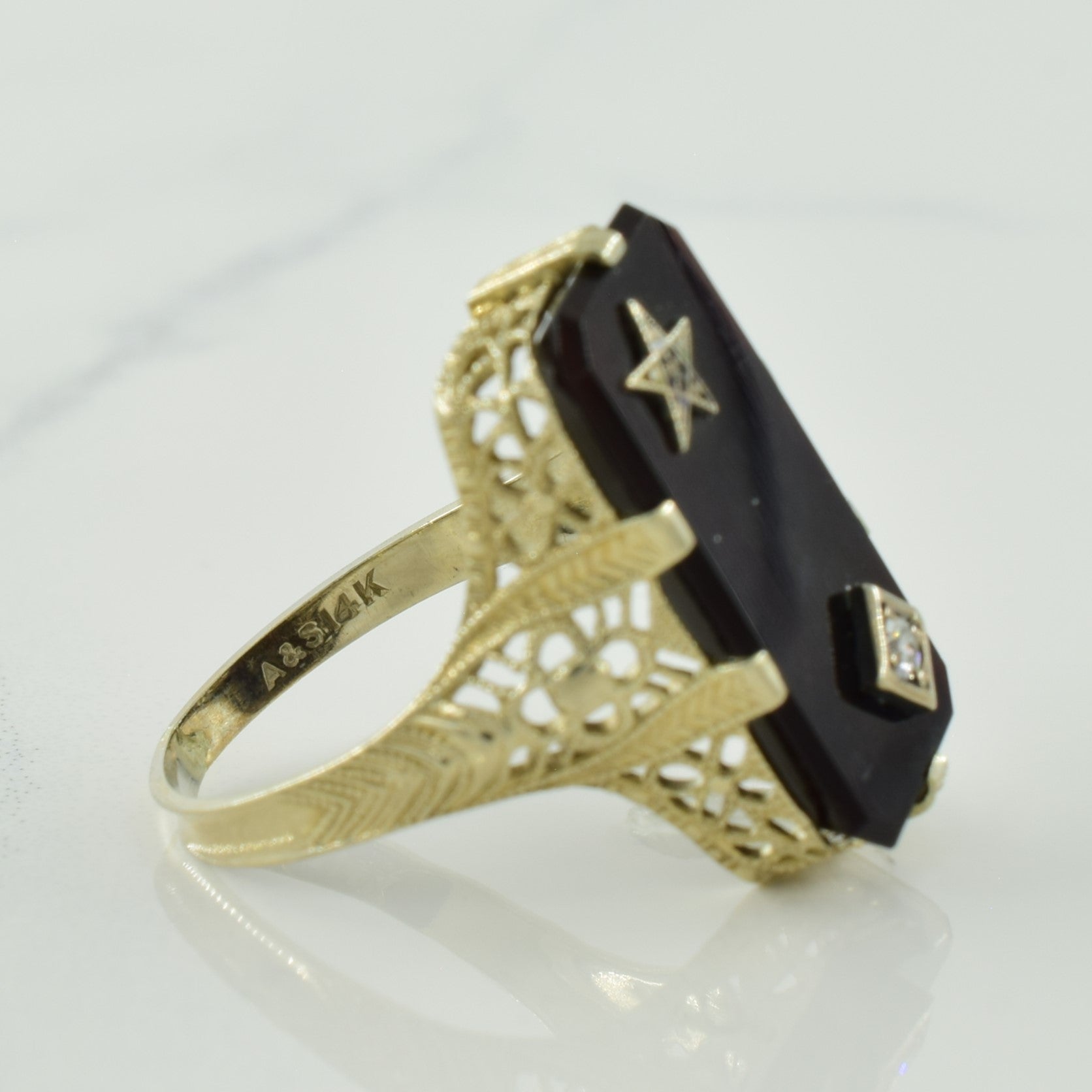 Bague en onyx et diamants | 4,50 ct, 0,02 ct | Taille 4 |