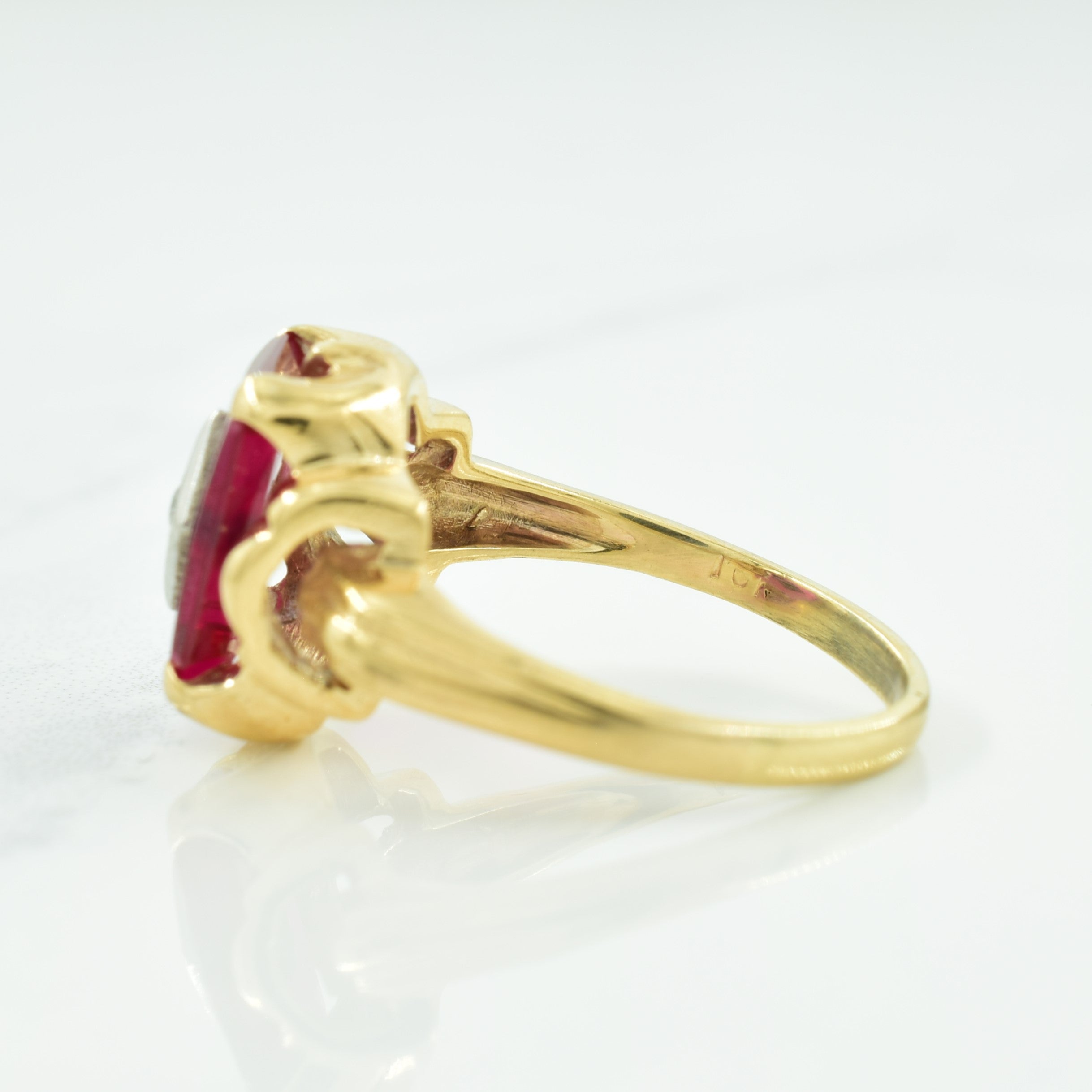 Bague en rubis synthétique et diamant | 3,00 ct, 0,02 ct | Taille 5,5 |