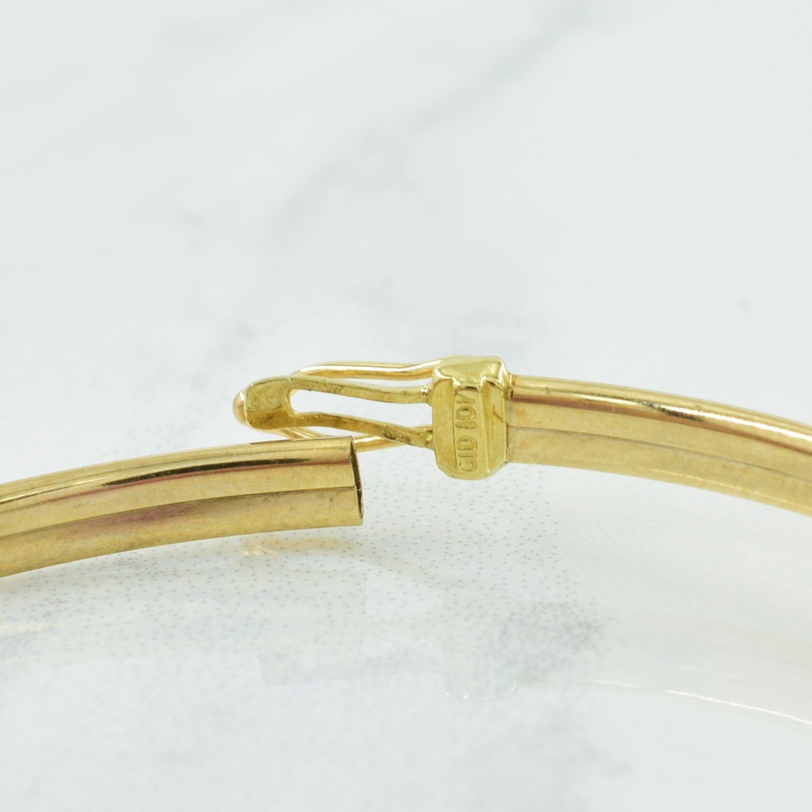 Bracelet en or jaune 10 carats, saphirs bleus et diamants | 0,90 ct, 0,02 ct | 7,5" |